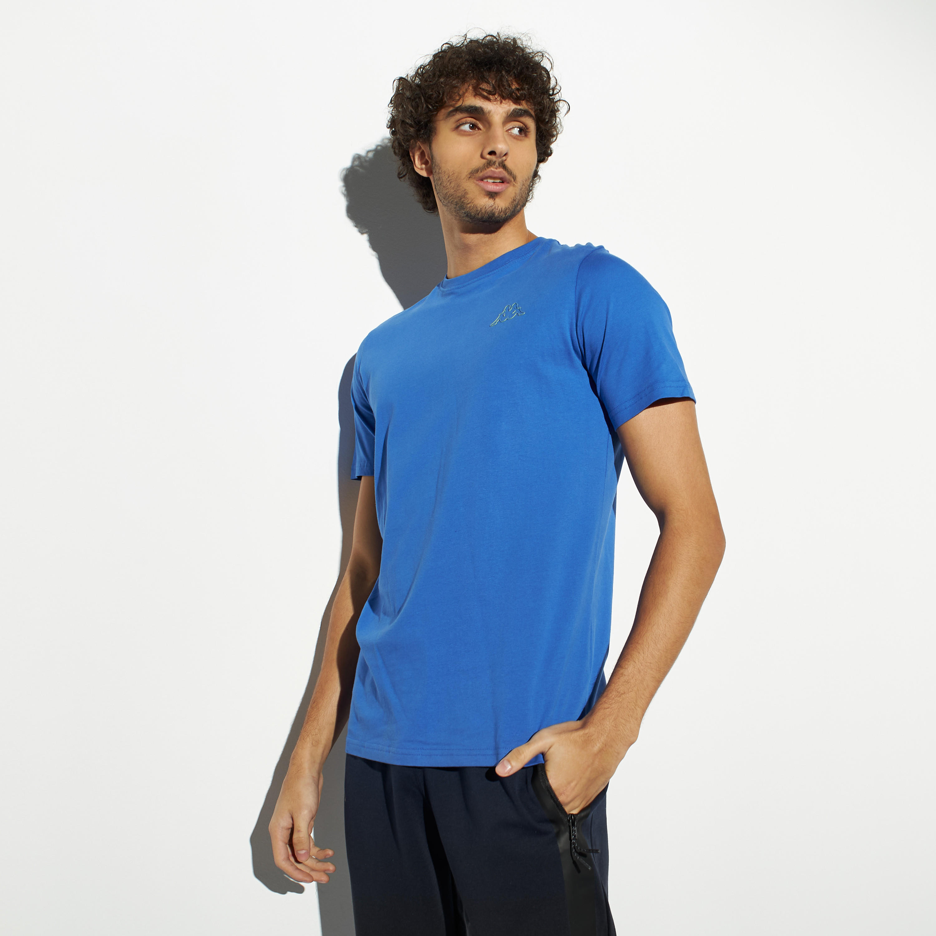 تيشيرت بياقة ضيقة وأكمام قصيرة من كابا-men-clothing-sportswearandactivewear-tshirtsandpolos-image-1