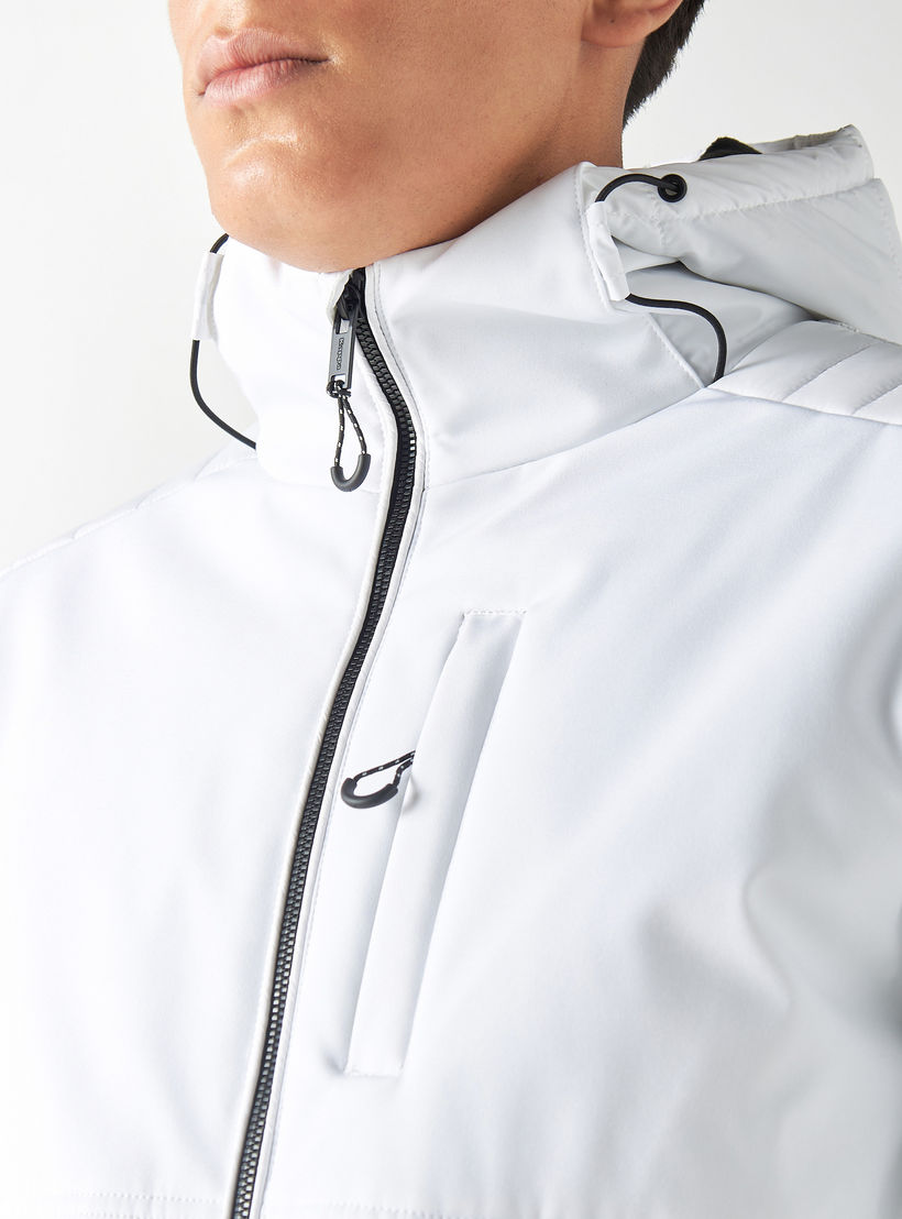 جاكيت منفوخ سادة بسحاب وقبعة وجيوب من كابا-men-clothing-jacketsandblazers-jackets-image-1