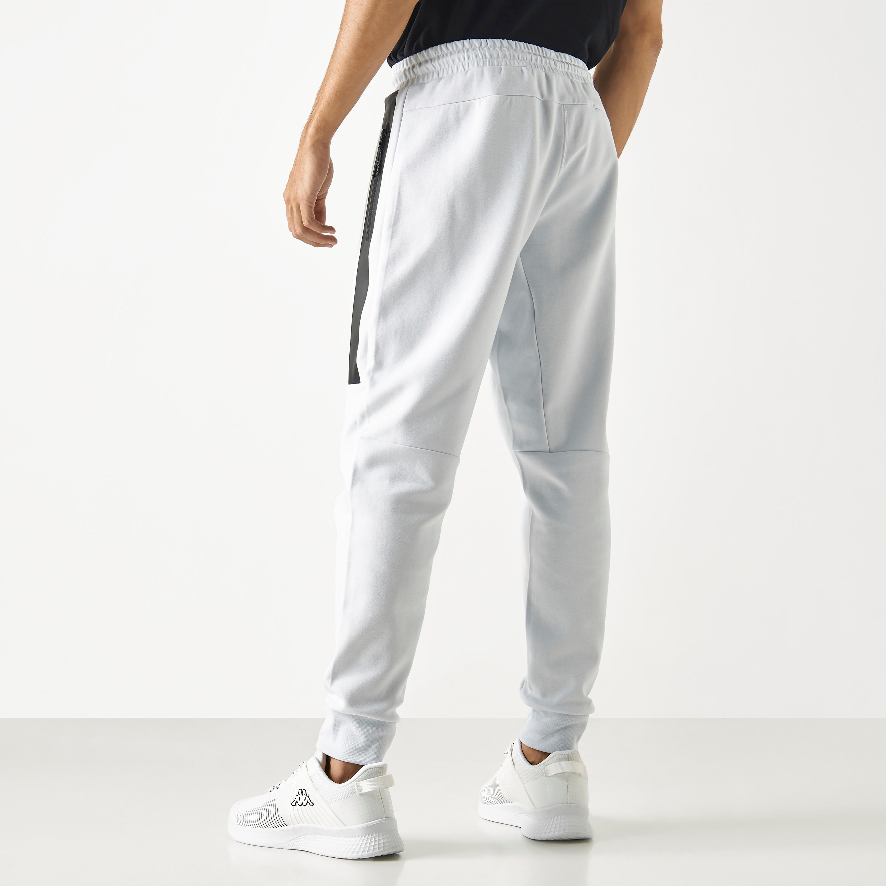 بنطلون رياضي برباط إغلاق وجيوب من كابا-men-clothing-sportswearandactivewear-bottoms-image-3