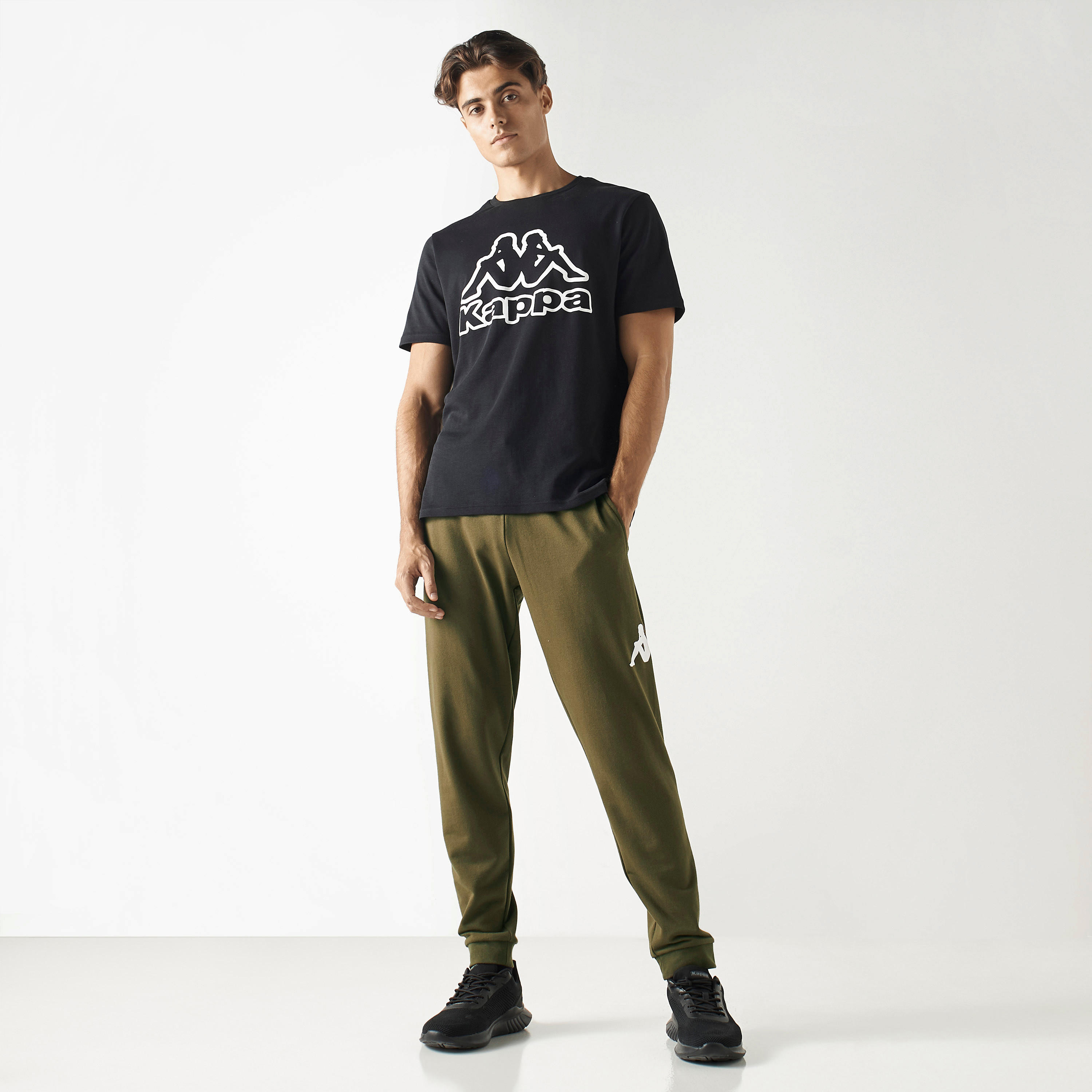 بنطلون رياضي برباط إغلاق وجيوب من كابا-men-clothing-sportswearandactivewear-bottoms-image-2