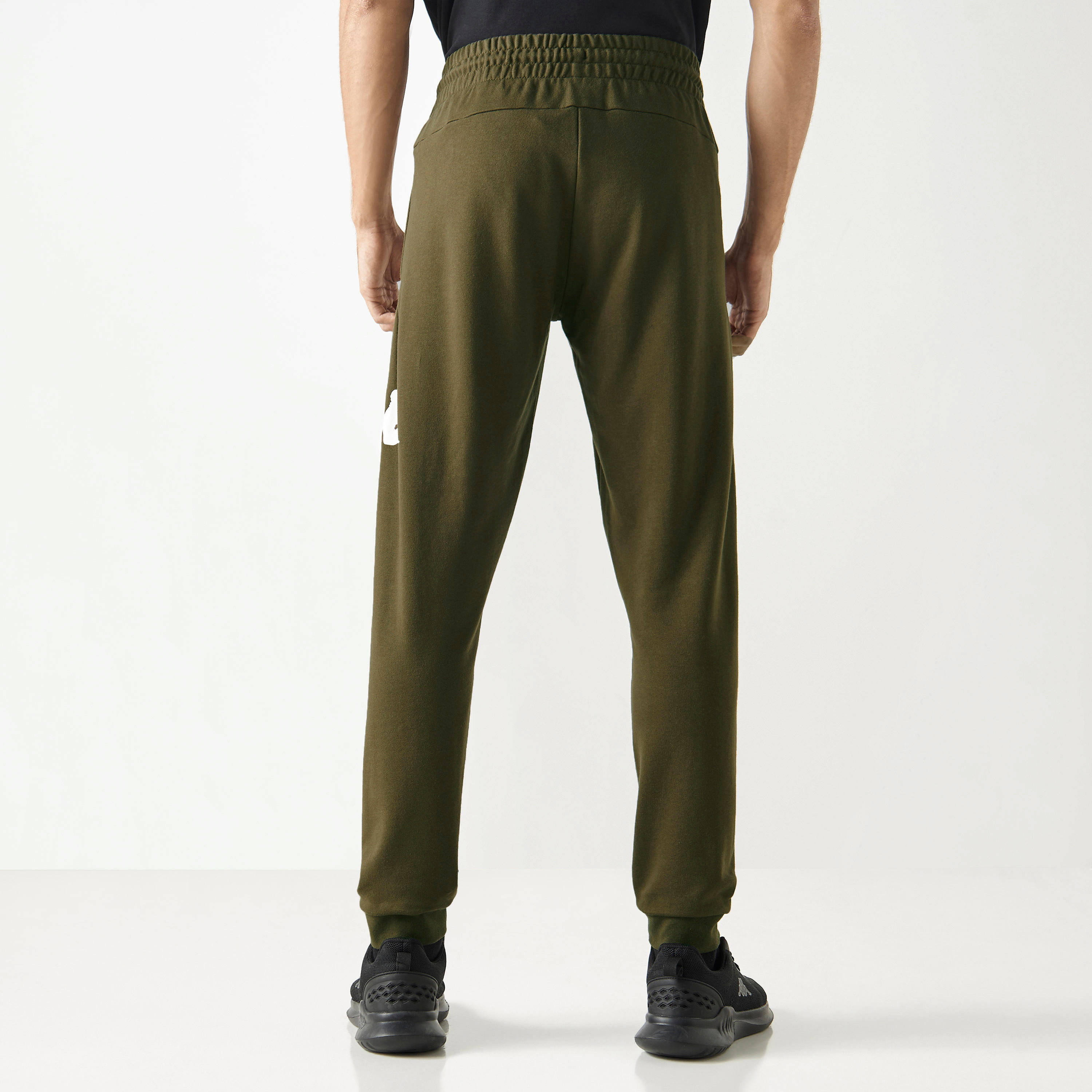 بنطلون رياضي برباط إغلاق وجيوب من كابا-men-clothing-sportswearandactivewear-bottoms-image-3