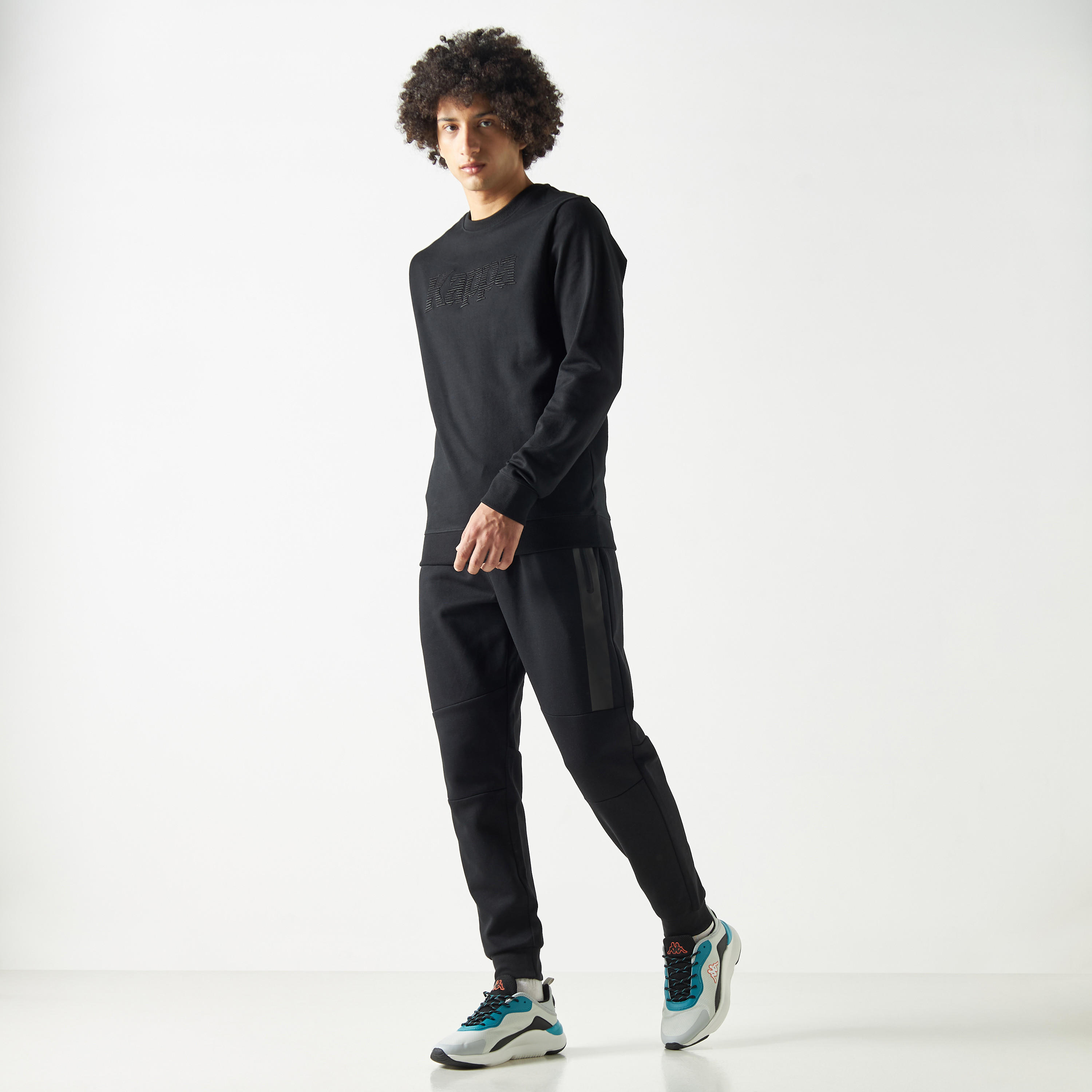 بنطلون رياضي برباط إغلاق وجيوب وطبعات من كابا-men-clothing-sportswearandactivewear-bottoms-image-2
