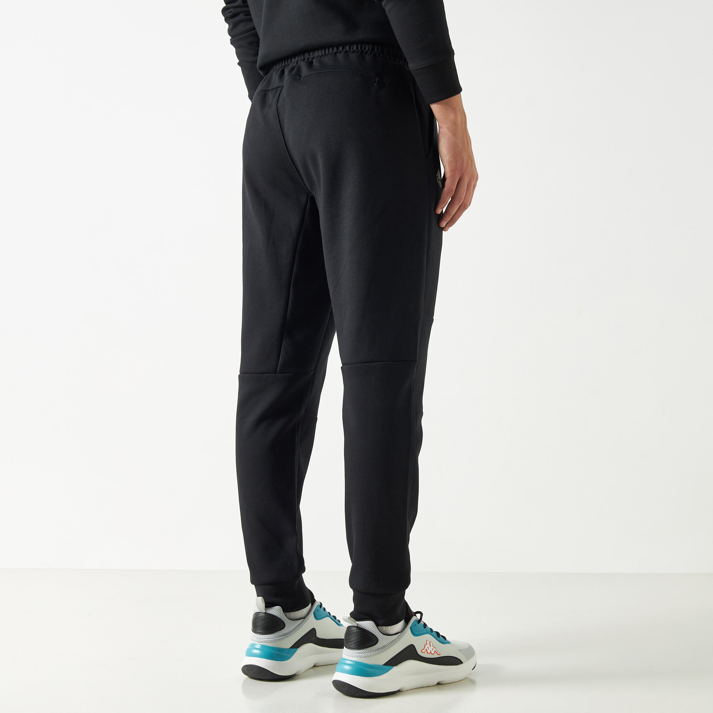 بنطلون رياضي برباط إغلاق وجيوب وطبعات من كابا-men-clothing-sportswearandactivewear-bottoms-image-3