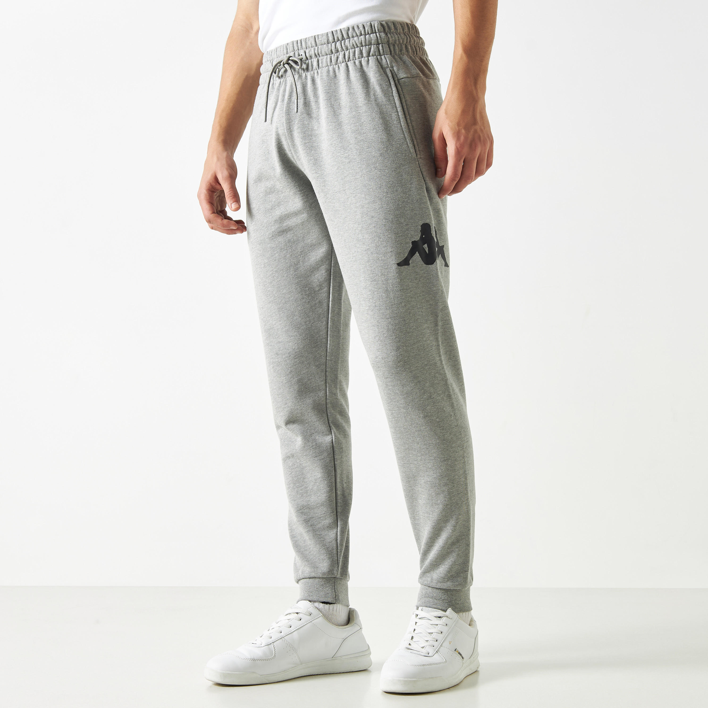 بنطلون رياضي برباط إغلاق وجيوب وطبعات من كابا-men-clothing-sportswearandactivewear-bottoms-image-4