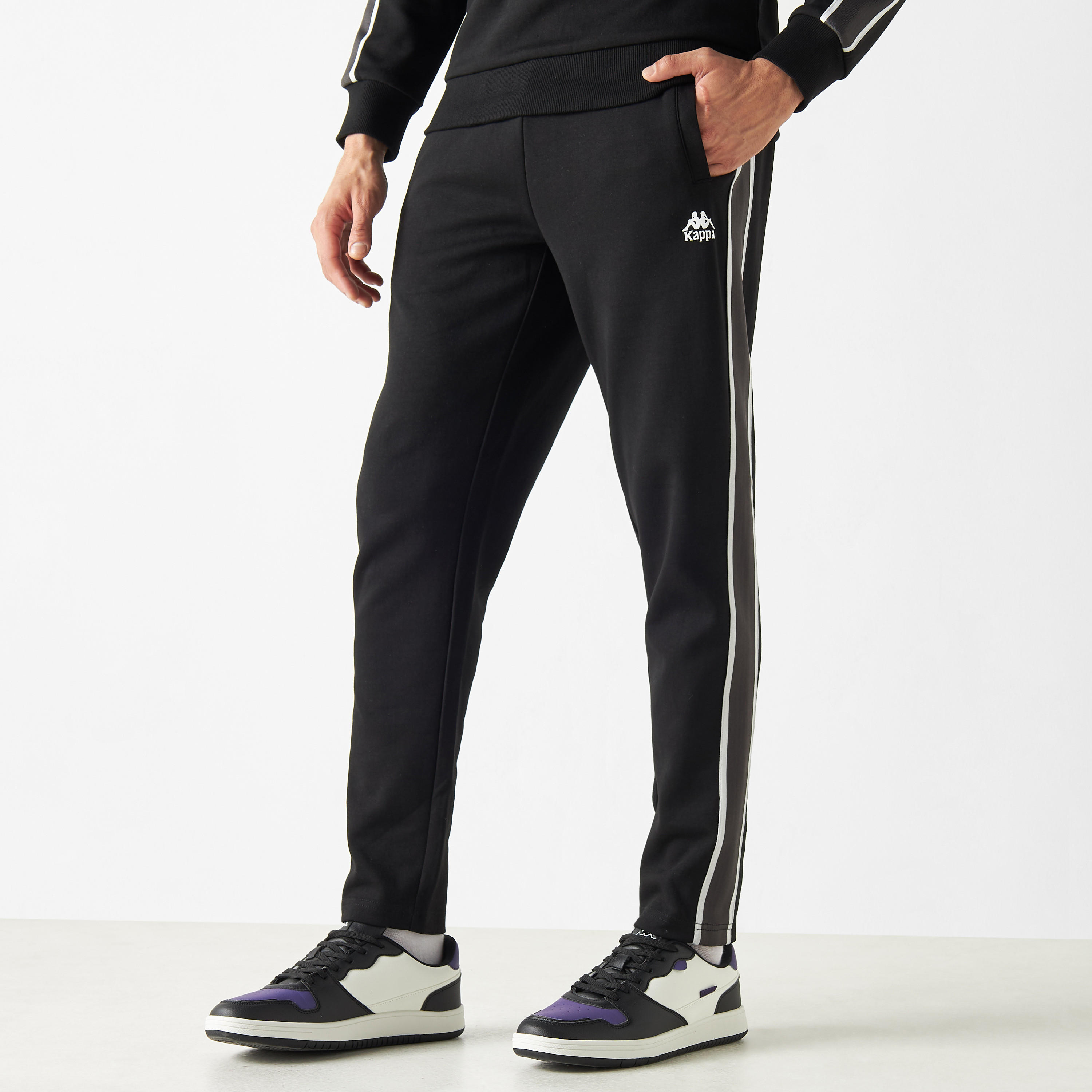 بنطلون رياضي برباط إغلاق وجيوب من كابا-men-clothing-sportswearandactivewear-bottoms-image-1