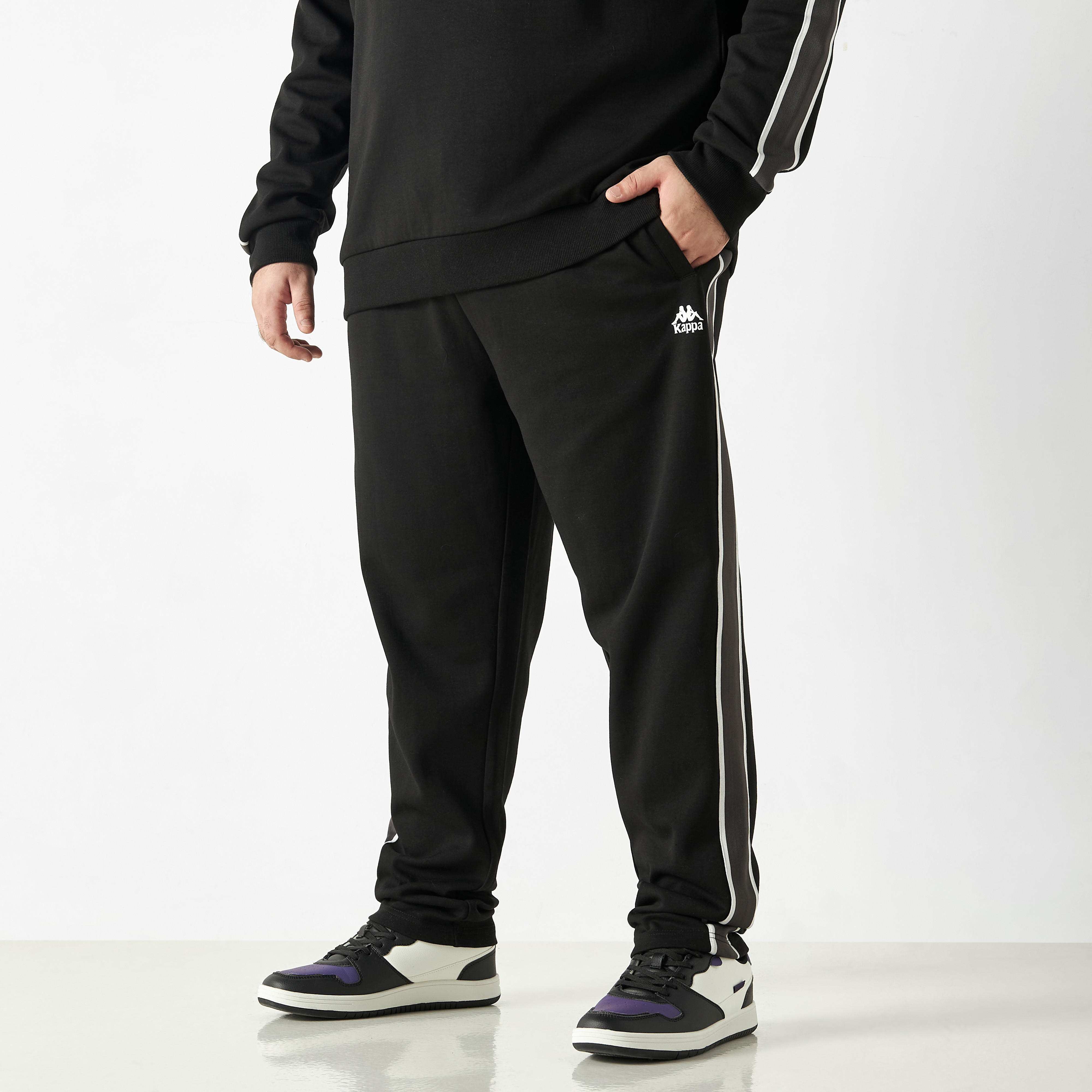 بنطلون رياضي برباط إغلاق وجيوب من كابا-men-clothing-sportswearandactivewear-bottoms-image-2