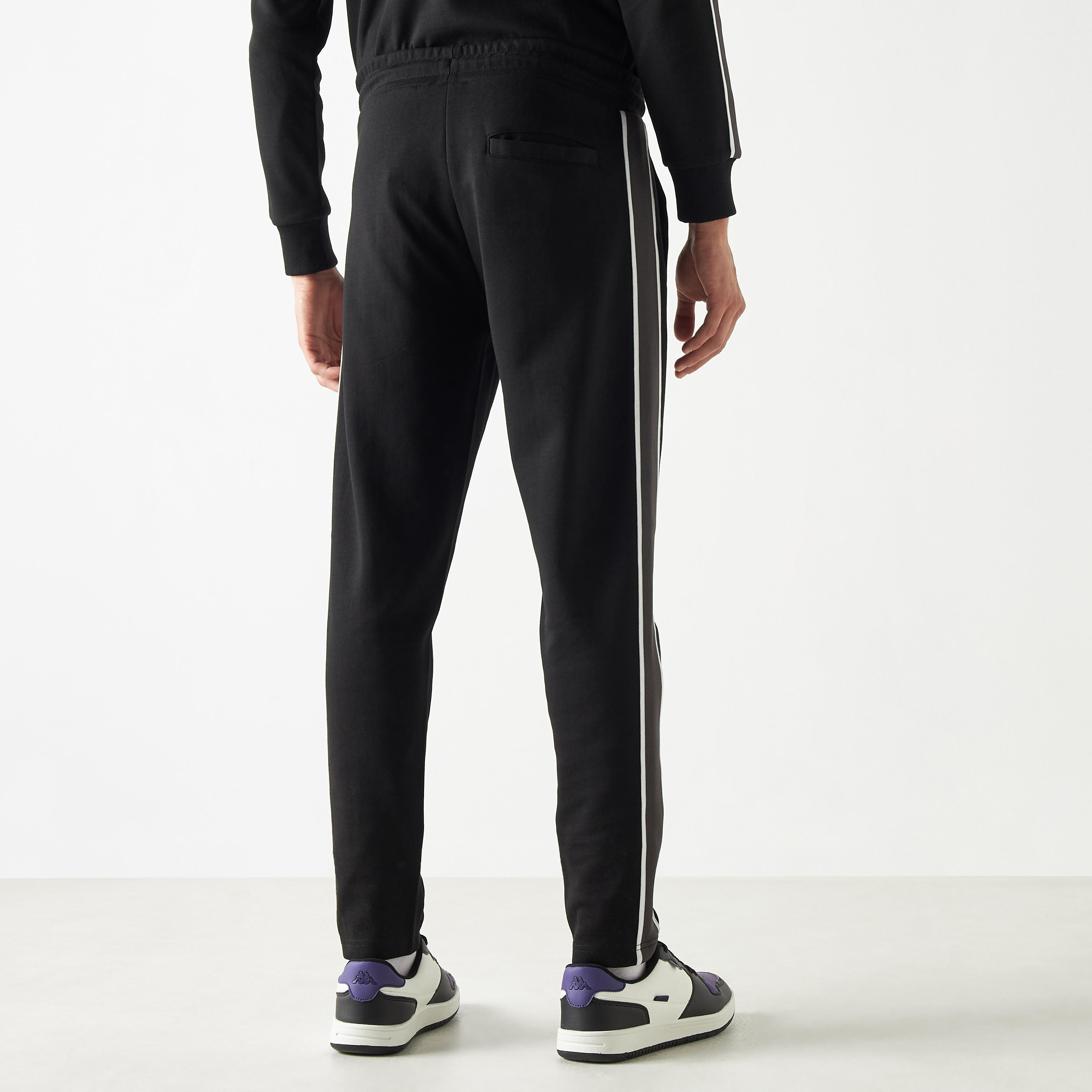 بنطلون رياضي برباط إغلاق وجيوب من كابا-men-clothing-sportswearandactivewear-bottoms-image-4