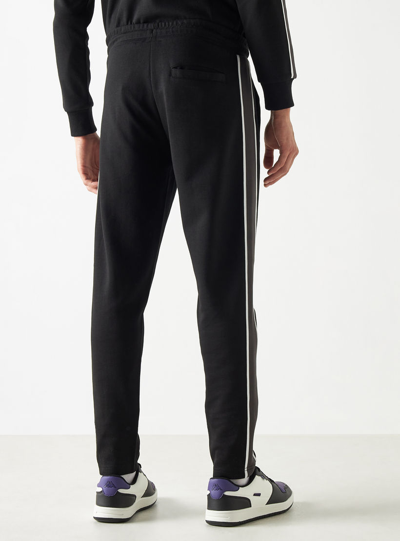 بنطلون رياضي برباط إغلاق وجيوب من كابا-men-clothing-sportswearandactivewear-bottoms-image-4