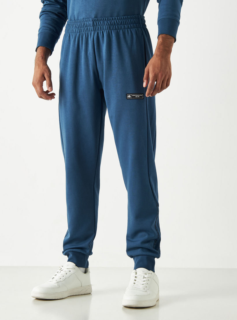 بنطلون رياضي بخصر مطاطي وجيوب وتفاصيل شعار من كابا-men-clothing-sportswearandactivewear-bottoms-image-1