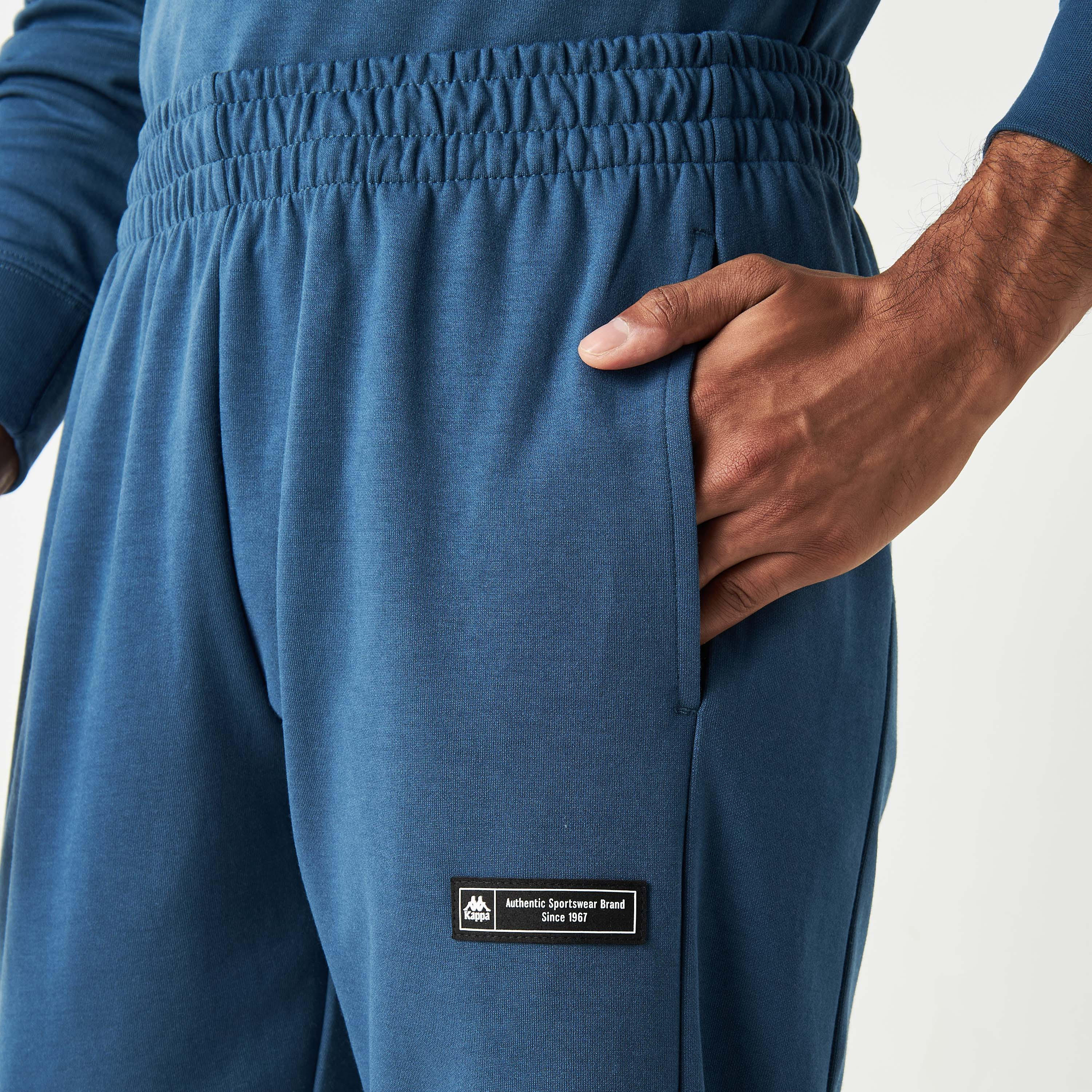بنطلون رياضي بخصر مطاطي وجيوب وتفاصيل شعار من كابا-men-clothing-sportswearandactivewear-bottoms-image-4