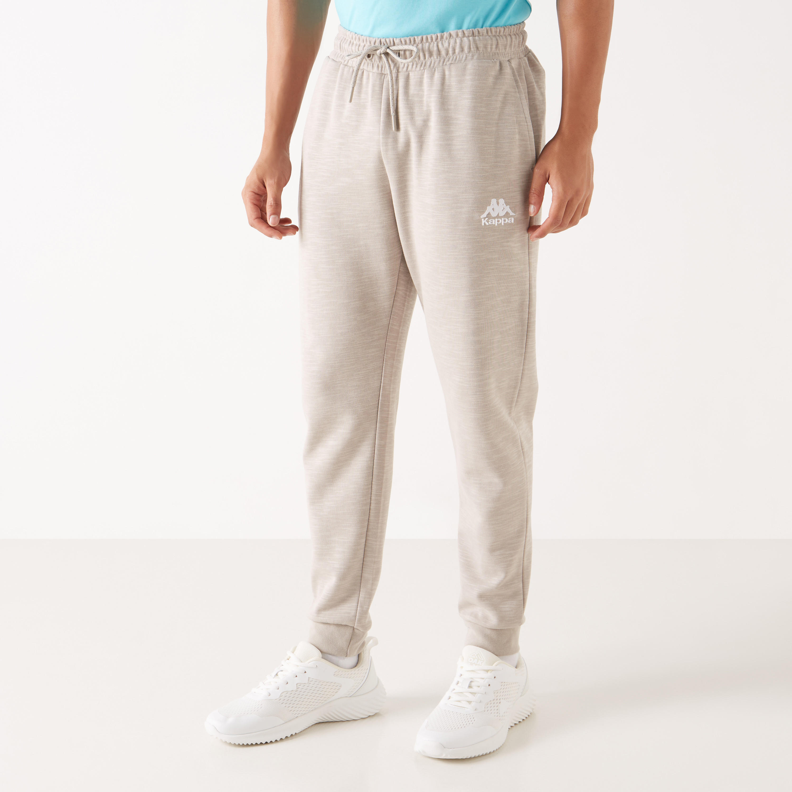 بنطلون رياضي بخصر مطاطي وجيوب وتفاصيل شعار من كابا-men-clothing-sportswearandactivewear-bottoms-image-1