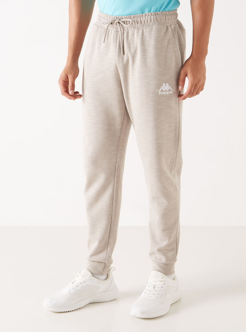 بنطلون رياضي بخصر مطاطي وجيوب وتفاصيل شعار من كابا-men-clothing-sportswearandactivewear-bottoms-image-1