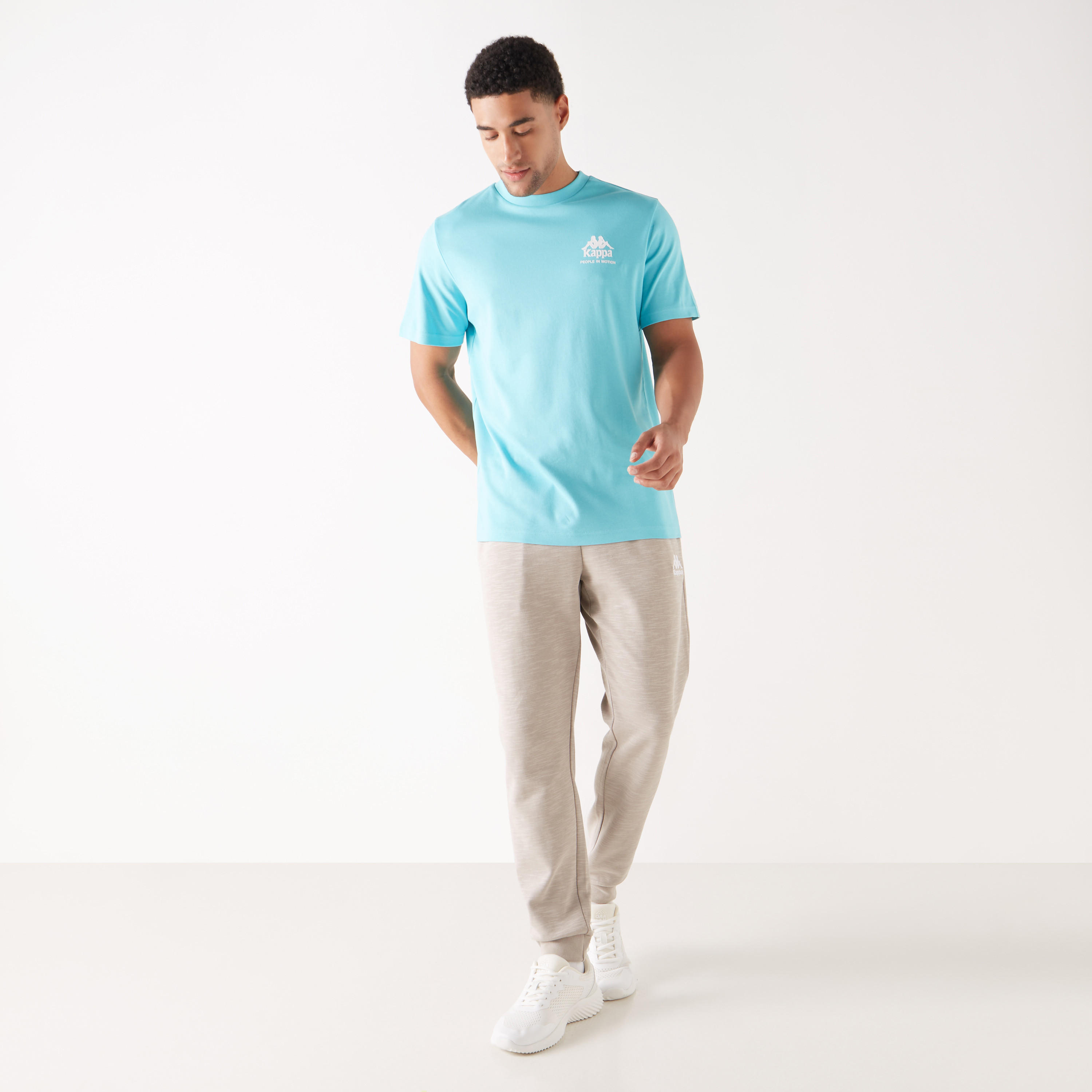 بنطلون رياضي بخصر مطاطي وجيوب وتفاصيل شعار من كابا-men-clothing-sportswearandactivewear-bottoms-image-2