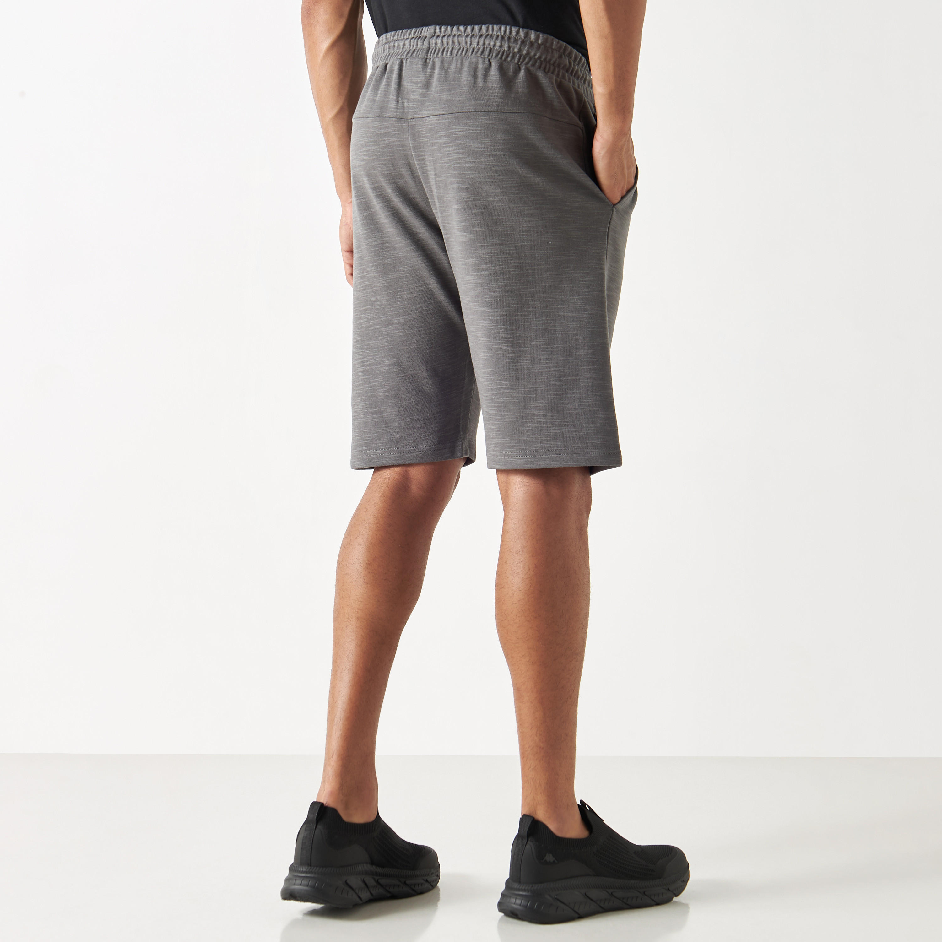 شورت بخصر مطاطي وجيوب وتطريز شعار من كابا-men-clothing-bottoms-shorts-image-3