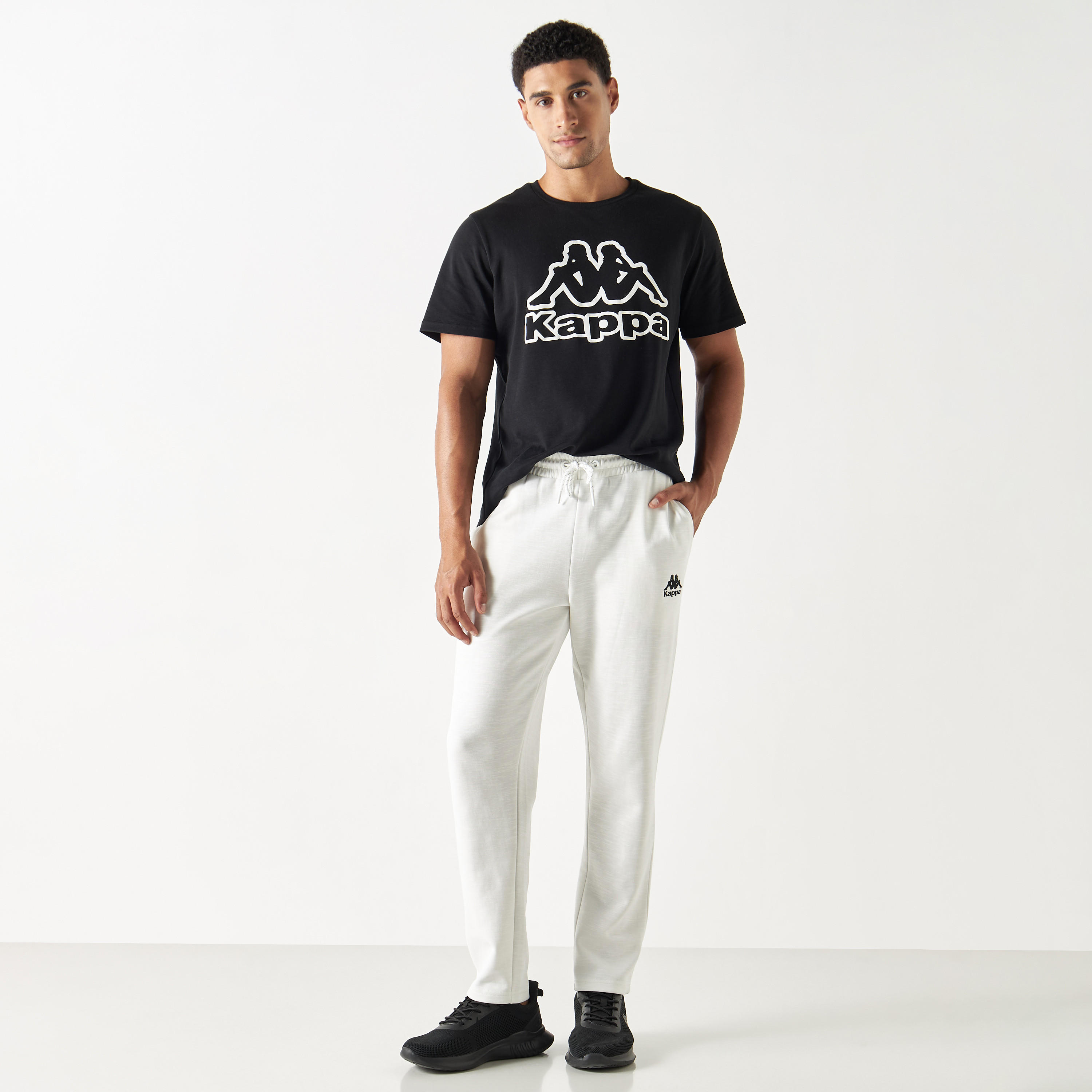 بنطلون رياضي بخصر مطاطي وتفاصيل شعار وجيوب من كابا-men-clothing-sportswearandactivewear-bottoms-image-2