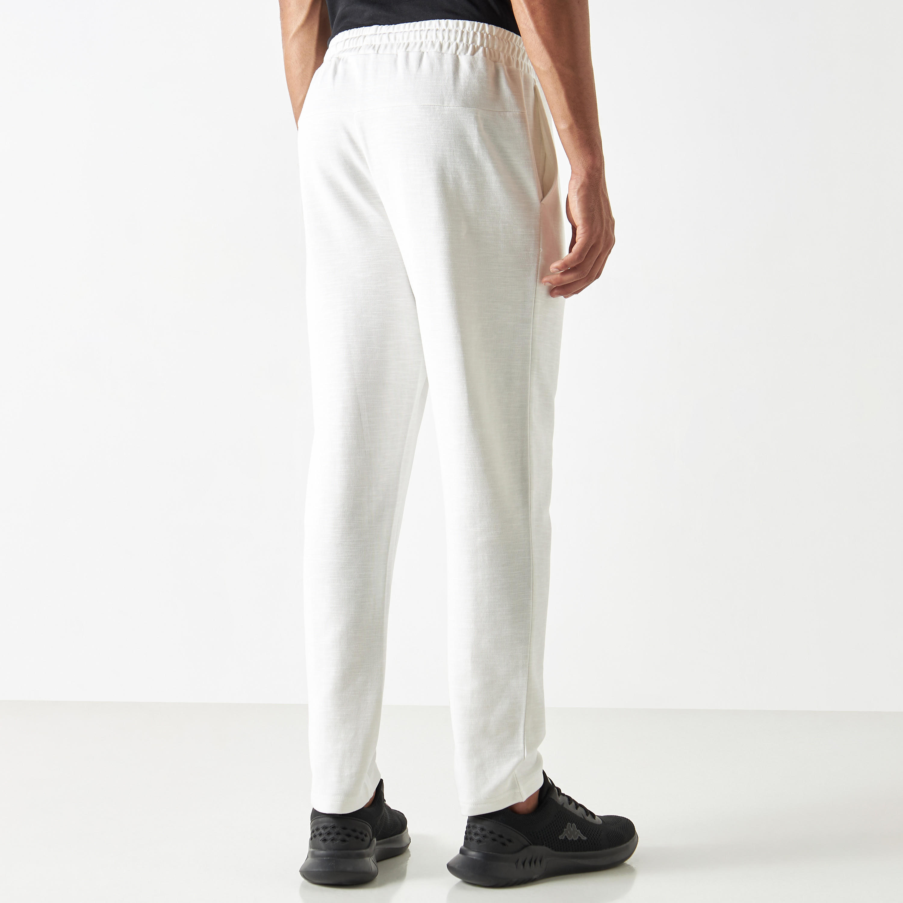 بنطلون رياضي بخصر مطاطي وتفاصيل شعار وجيوب من كابا-men-clothing-sportswearandactivewear-bottoms-image-3