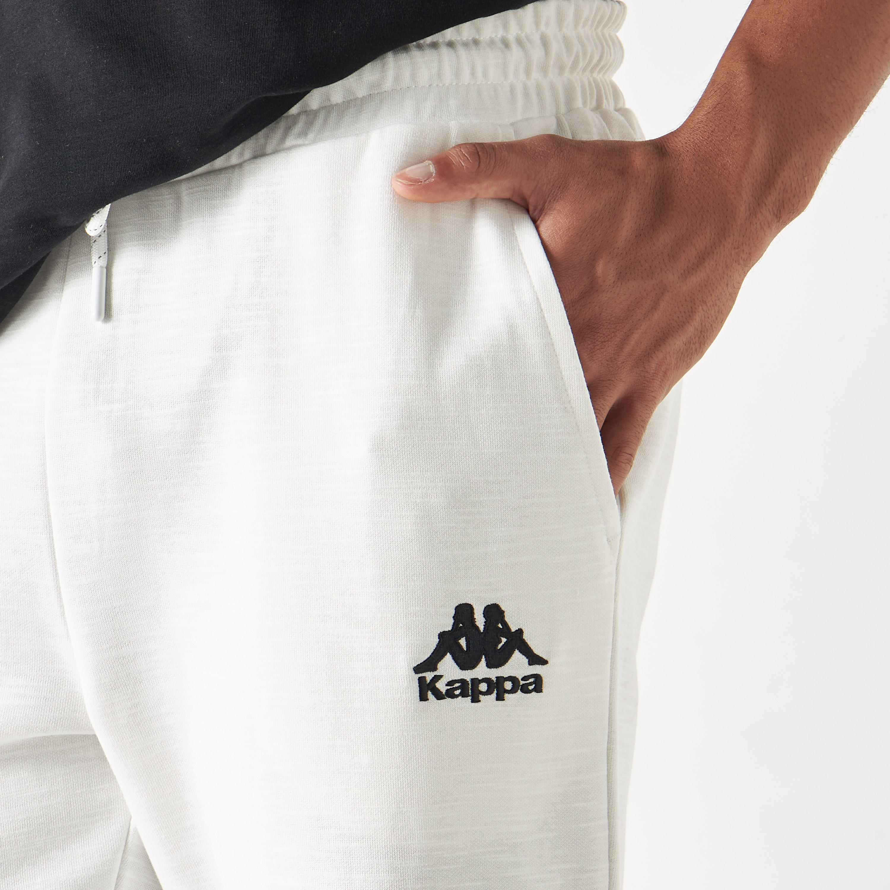 بنطلون رياضي بخصر مطاطي وتفاصيل شعار وجيوب من كابا-men-clothing-sportswearandactivewear-bottoms-image-4