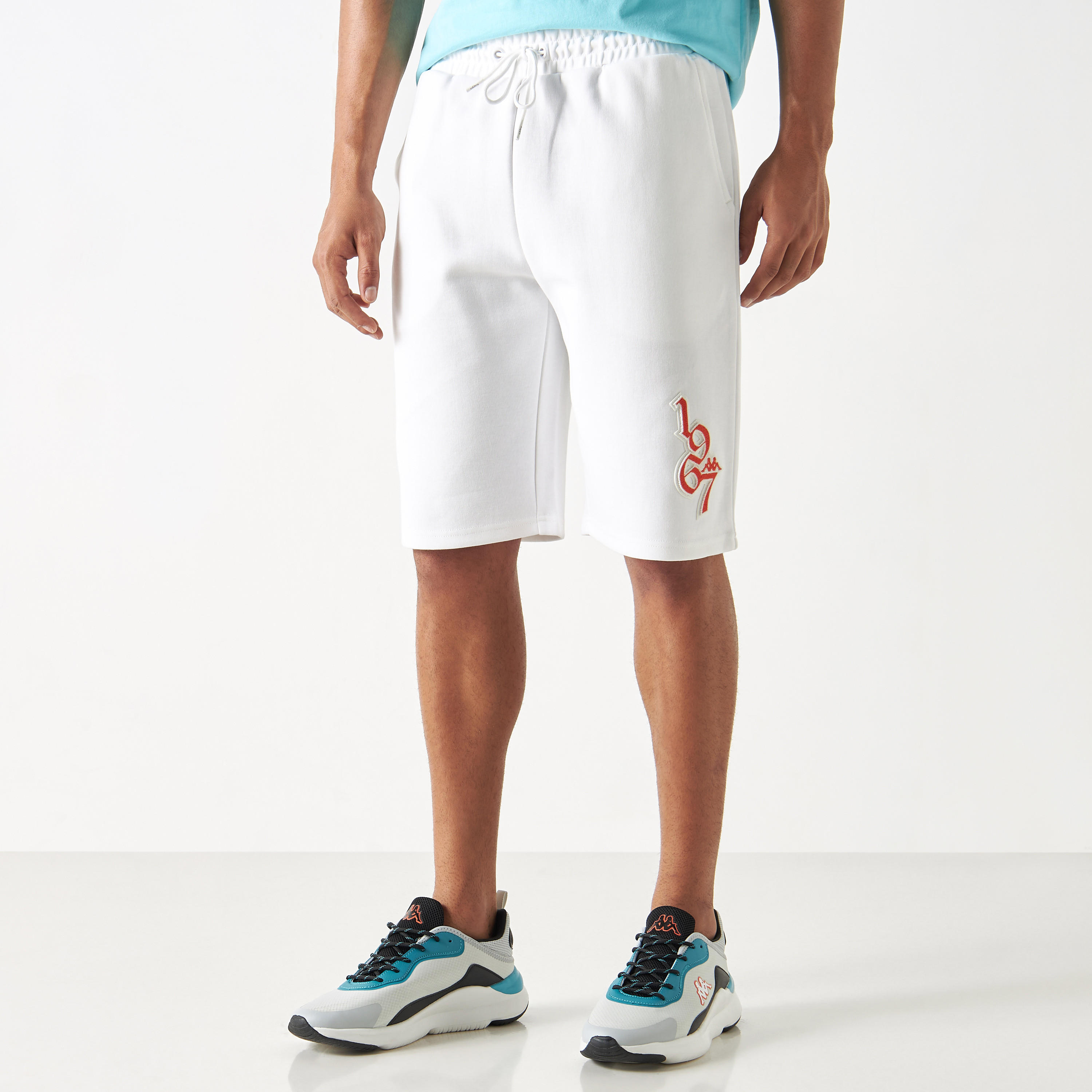 شورت بخصر مطاطي وجيوب وتفاصيل شعار من كابا-men-clothing-sportswearandactivewear-bottoms-image-1