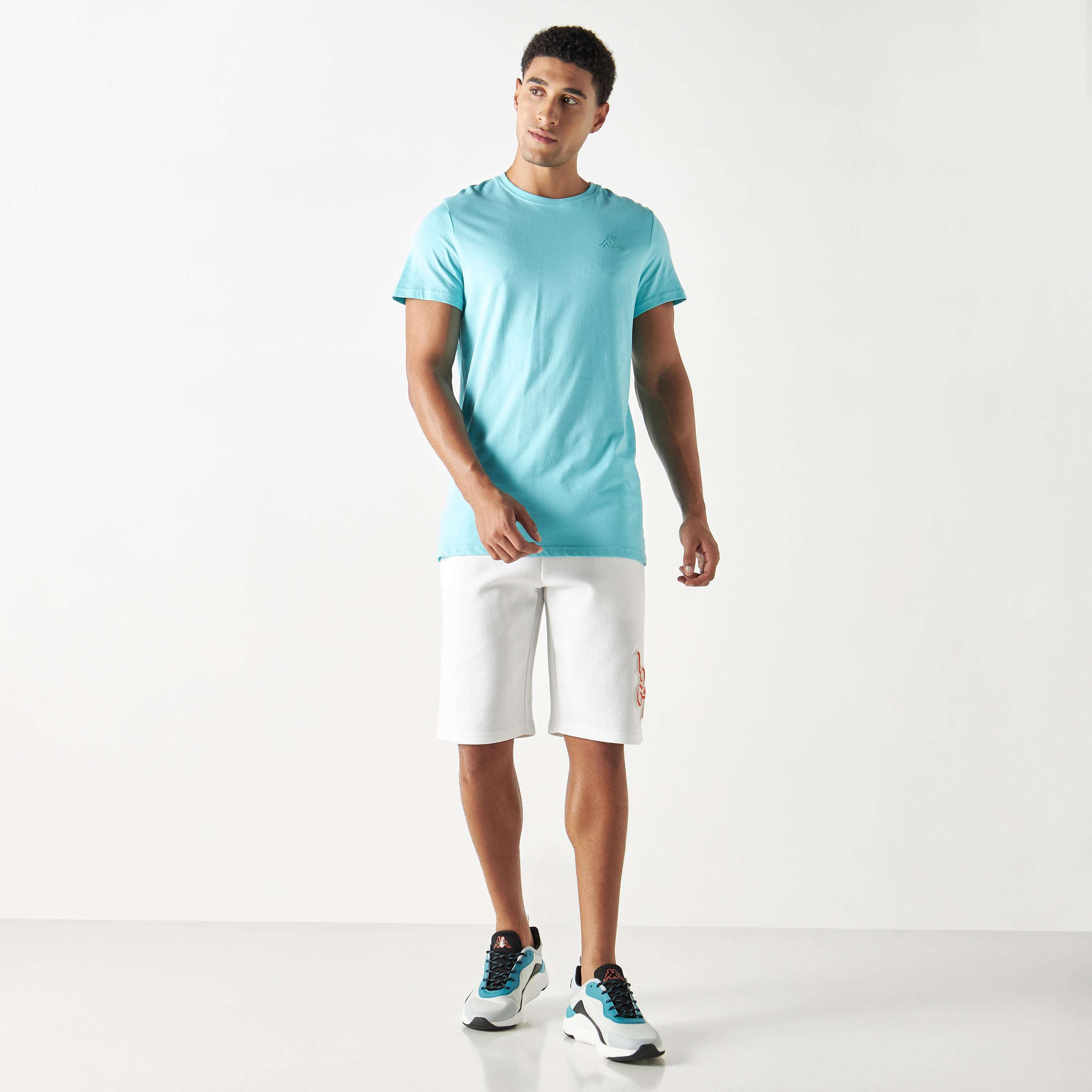 شورت بخصر مطاطي وجيوب وتفاصيل شعار من كابا-men-clothing-sportswearandactivewear-bottoms-image-2