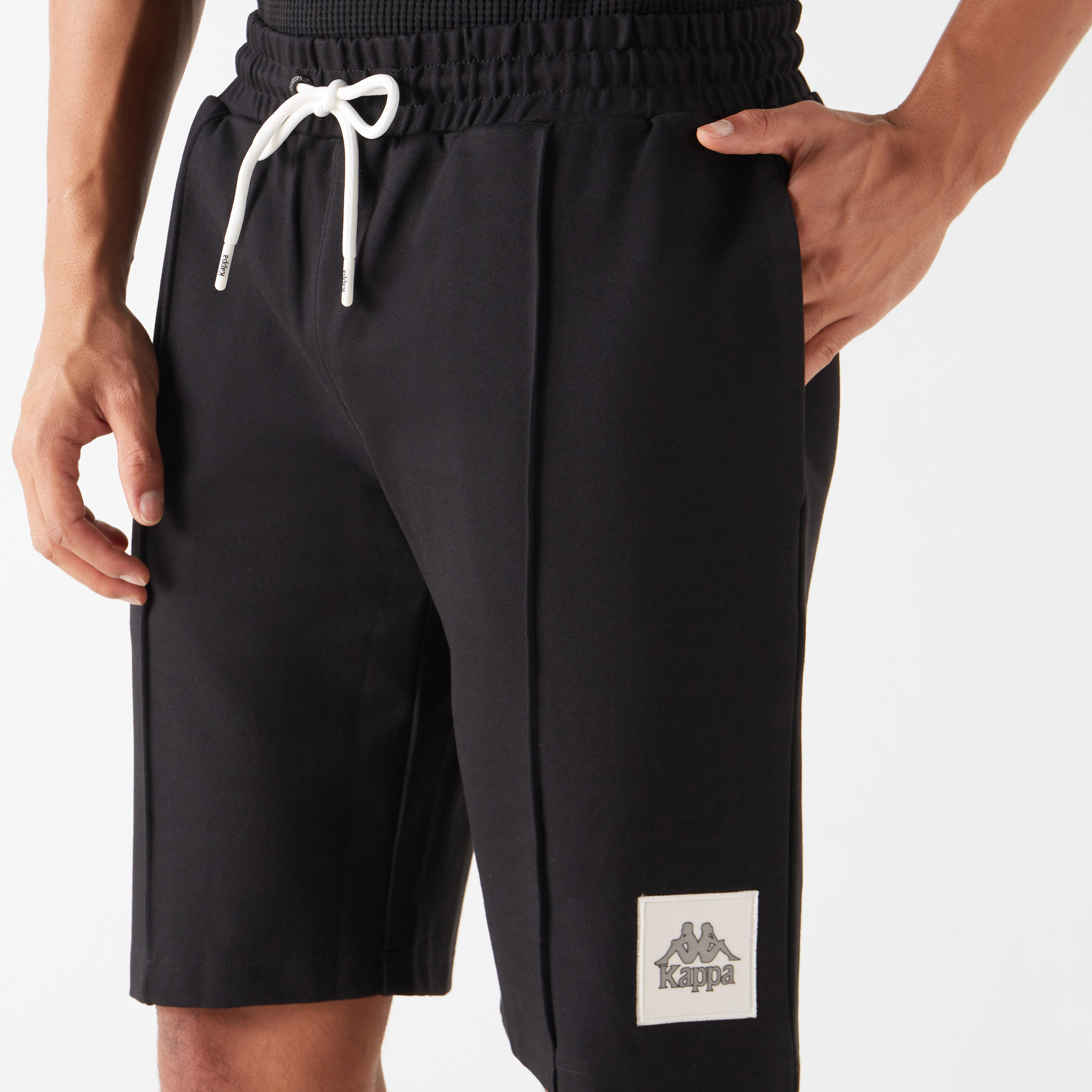 شورت بخصر مطاطي وجيوب وتفاصيل شعار من كابا-men-clothing-bottoms-shorts-image-4
