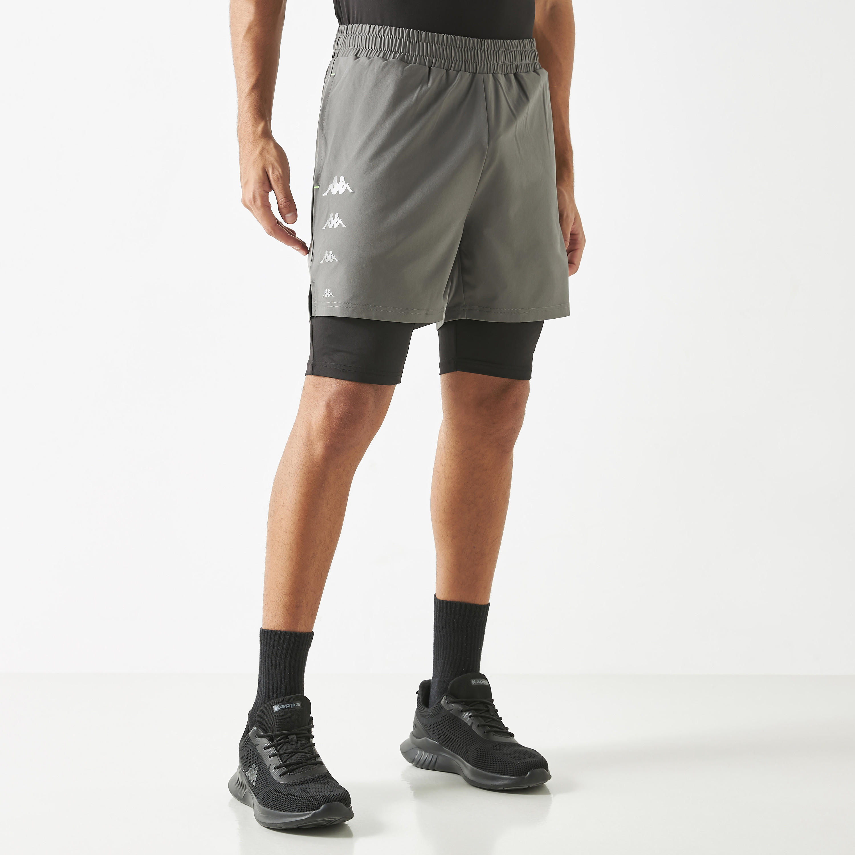 شورت بخصر مطاطي وجيوب وطبعات شعار من كابا-men-clothing-bottoms-shorts-image-1