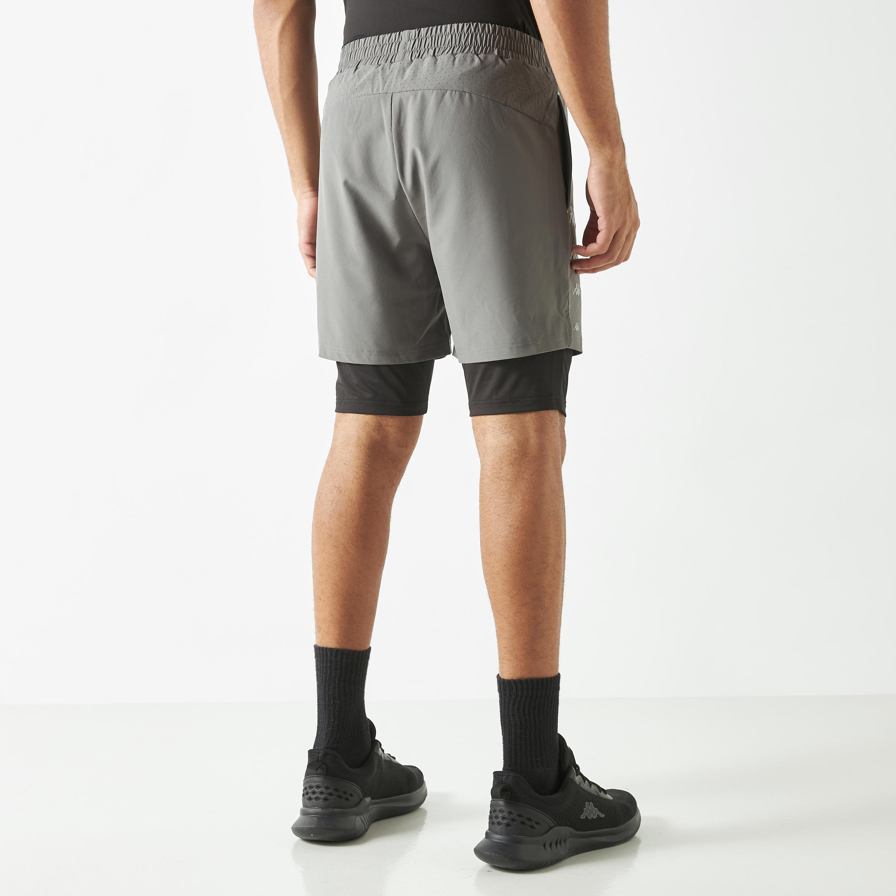 شورت بخصر مطاطي وجيوب وطبعات شعار من كابا-men-clothing-bottoms-shorts-image-3