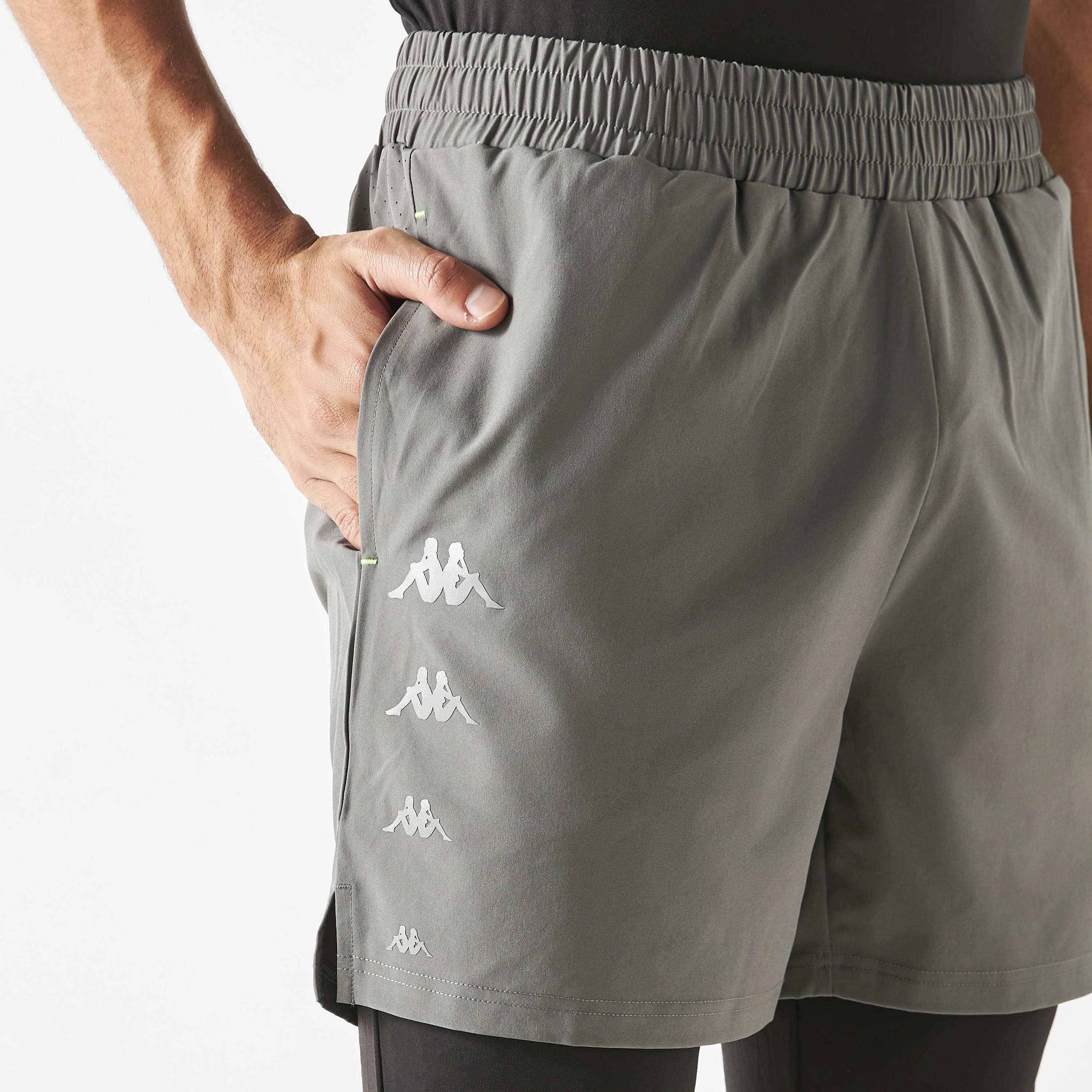 شورت بخصر مطاطي وجيوب وطبعات شعار من كابا-men-clothing-bottoms-shorts-image-4