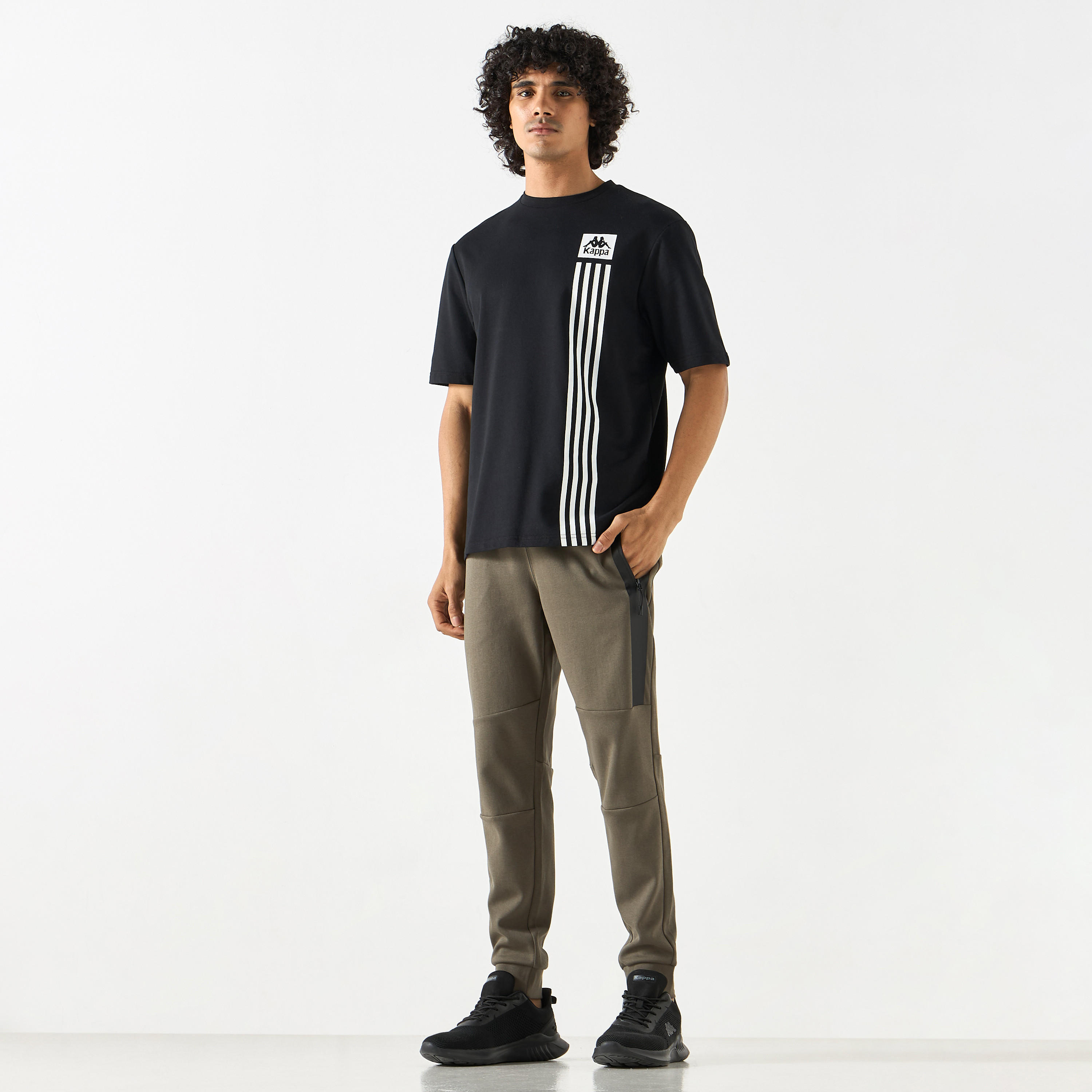 بنطلون رياضي برباط إغلاق وجيوب من كابا-men-clothing-sportswearandactivewear-bottoms-image-3
