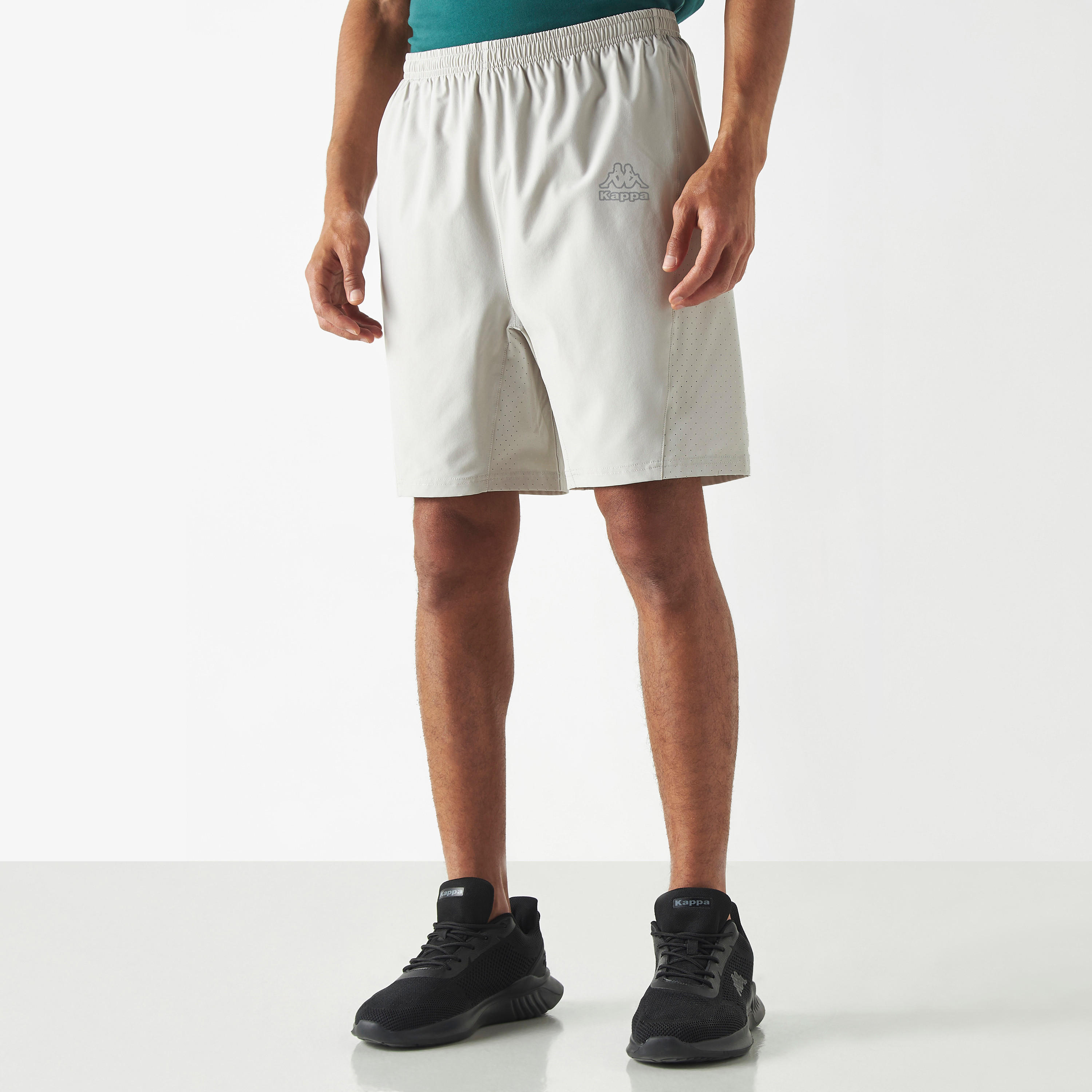 شورت بطبعات شعار وخصر مطّاطي من كابا-men-clothing-sportswearandactivewear-bottoms-image-1