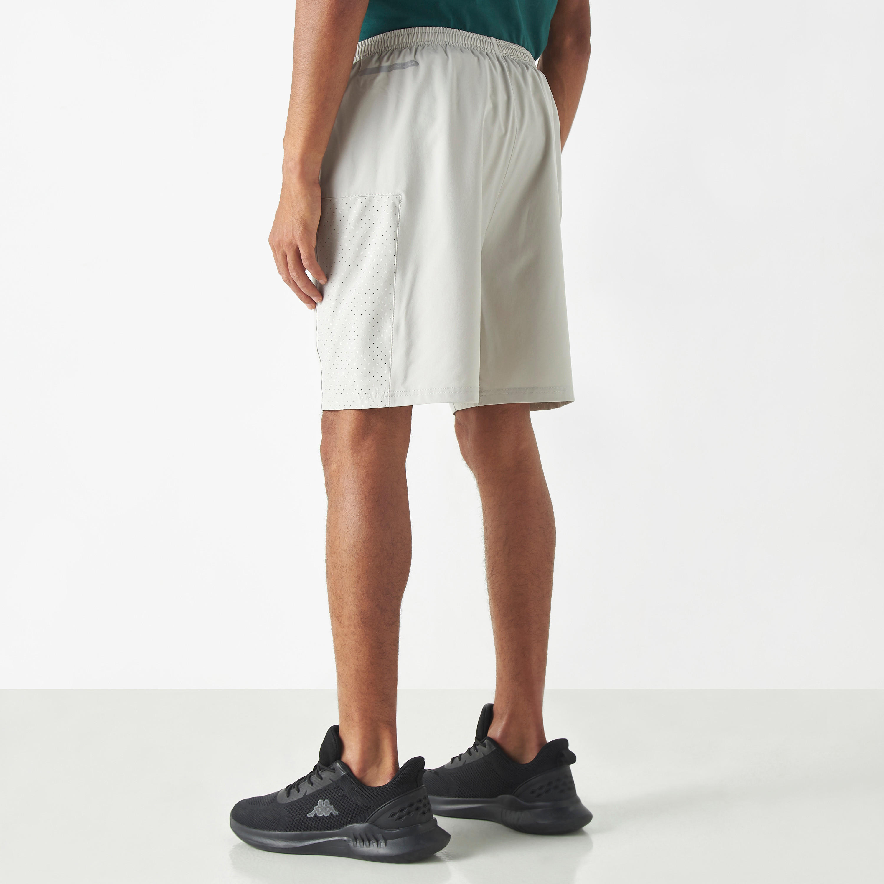 شورت بطبعات شعار وخصر مطّاطي من كابا-men-clothing-sportswearandactivewear-bottoms-image-3