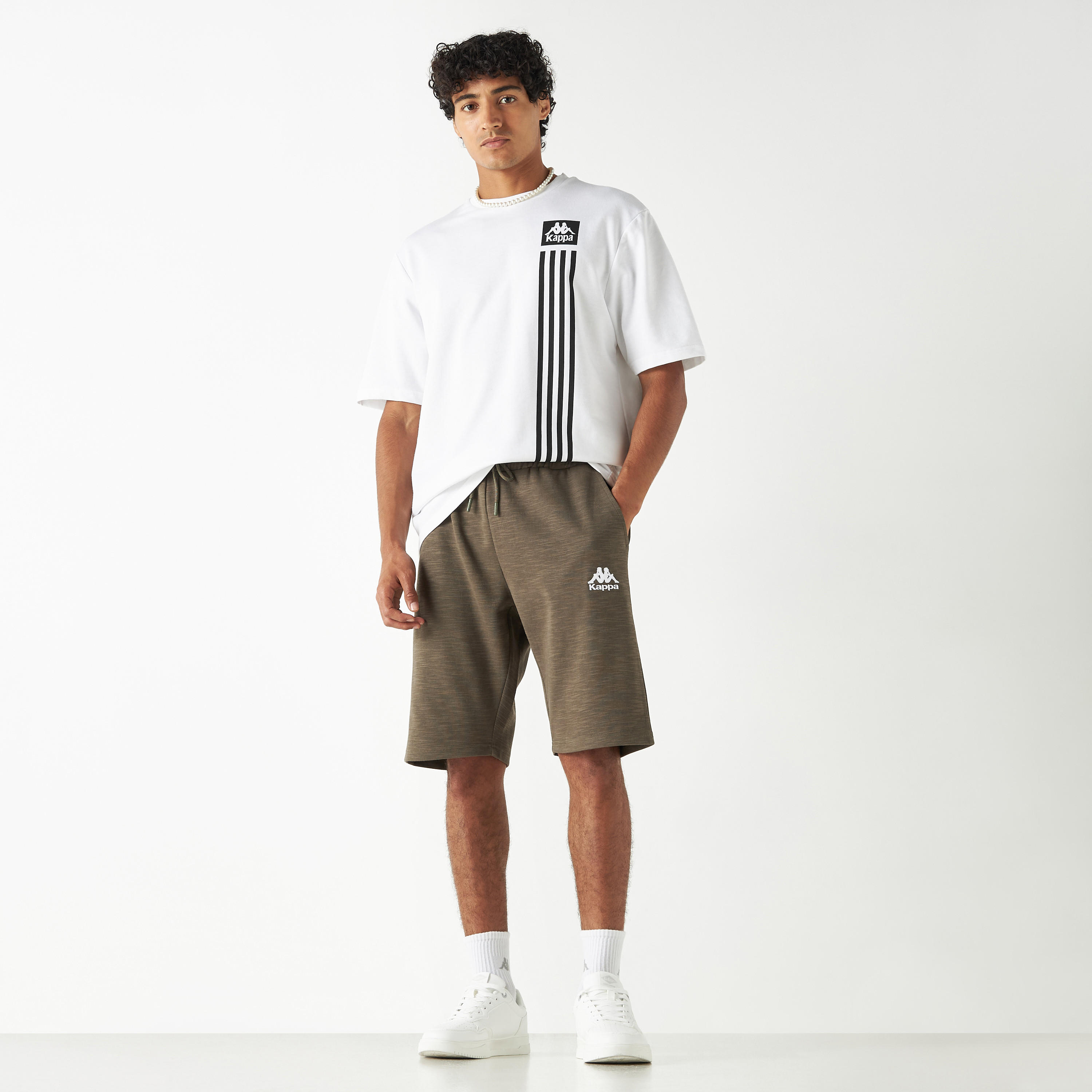 شورت بتطريز شعار ورباط إغلاق وجيوب من كابا-men-clothing-sportswearandactivewear-bottoms-image-2
