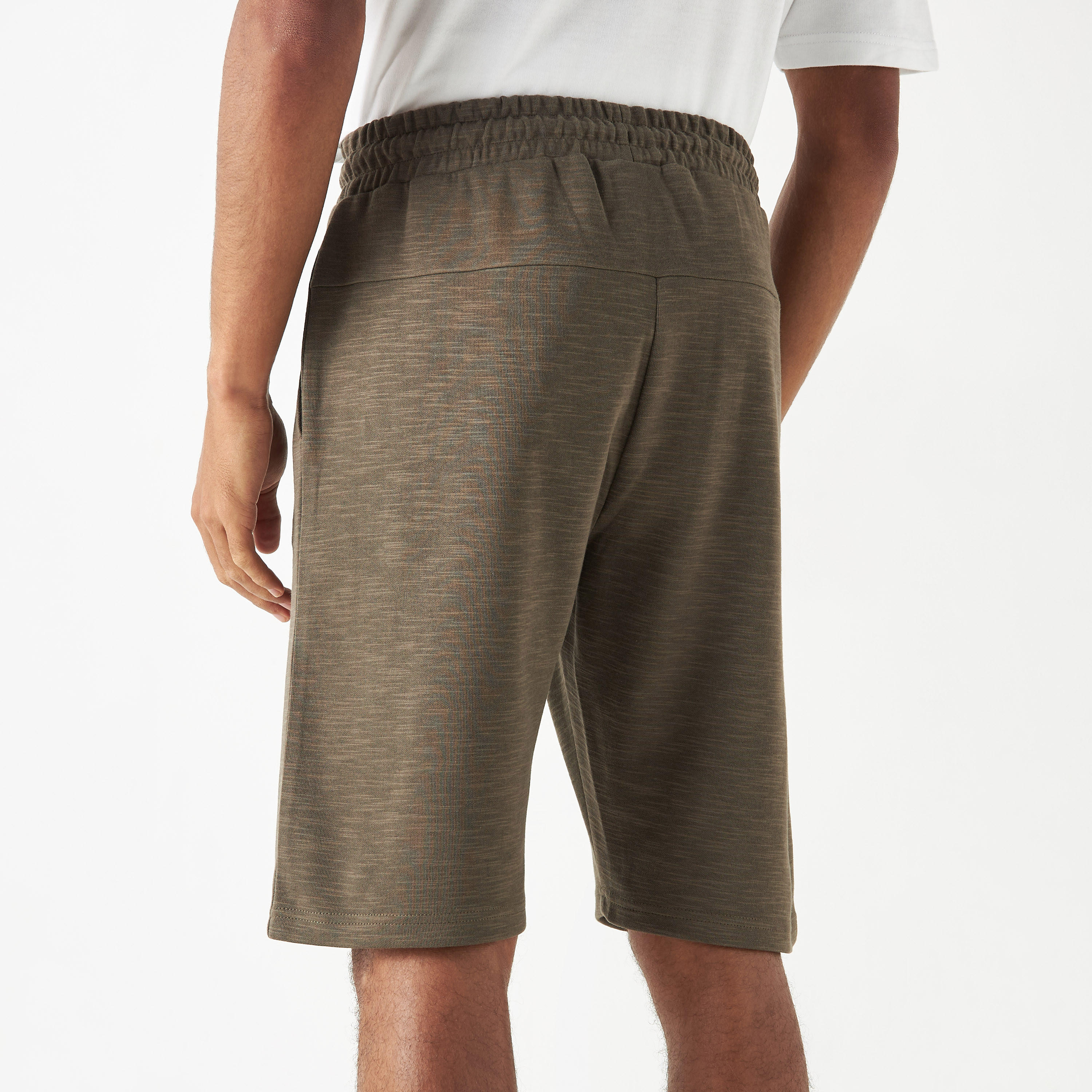 شورت بتطريز شعار ورباط إغلاق وجيوب من كابا-men-clothing-sportswearandactivewear-bottoms-image-3