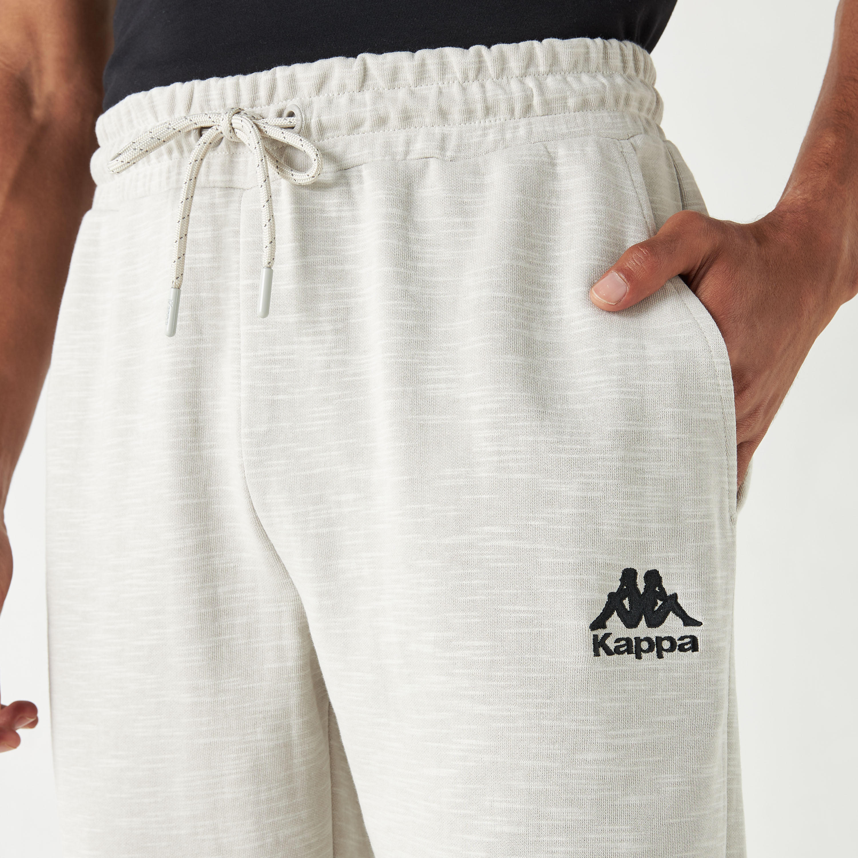 بنطلون رياضي برباط إغلاق وجيوب وتفاصيل شعار من كابا-men-clothing-sportswearandactivewear-bottoms-image-4
