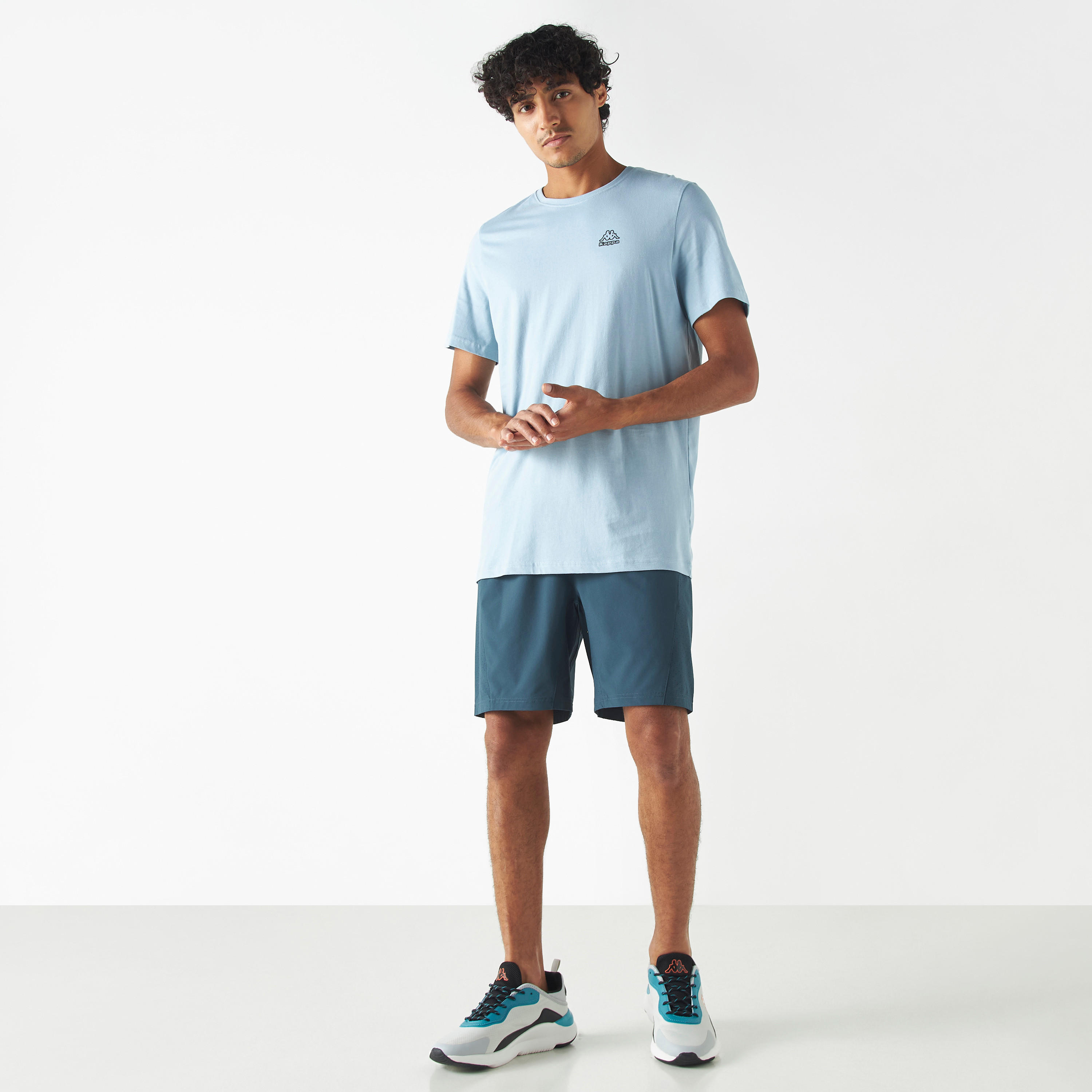 تيشيرت بياقة ضيّقة وأكمام قصيرة وطبعات شعار من كابا-men-clothing-sportswearandactivewear-tshirtsandpolos-image-2