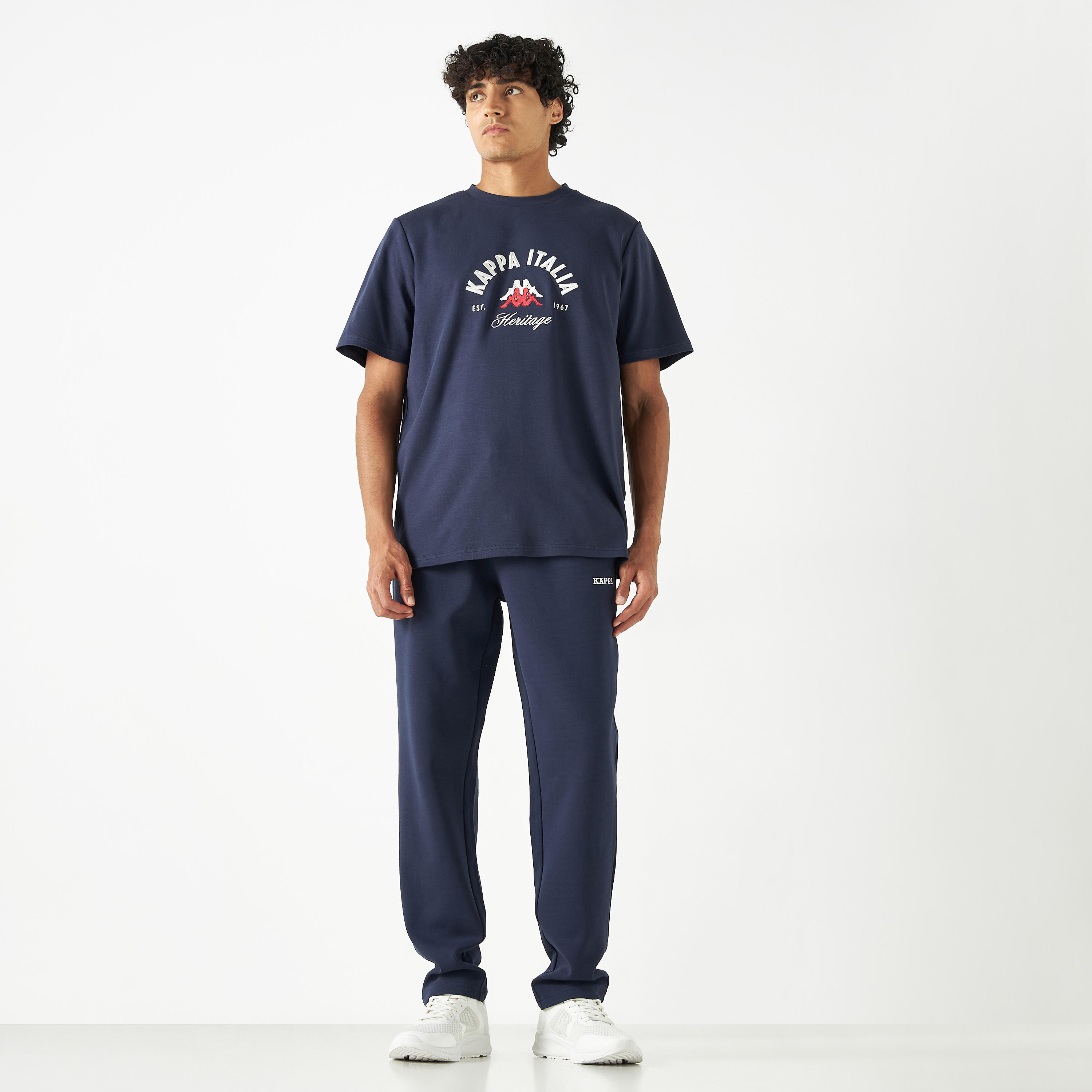 بنطلون رياضي برباط إغلاق وجيوب وتفاصيل شعار من كابا-men-clothing-sportswearandactivewear-bottoms-image-3