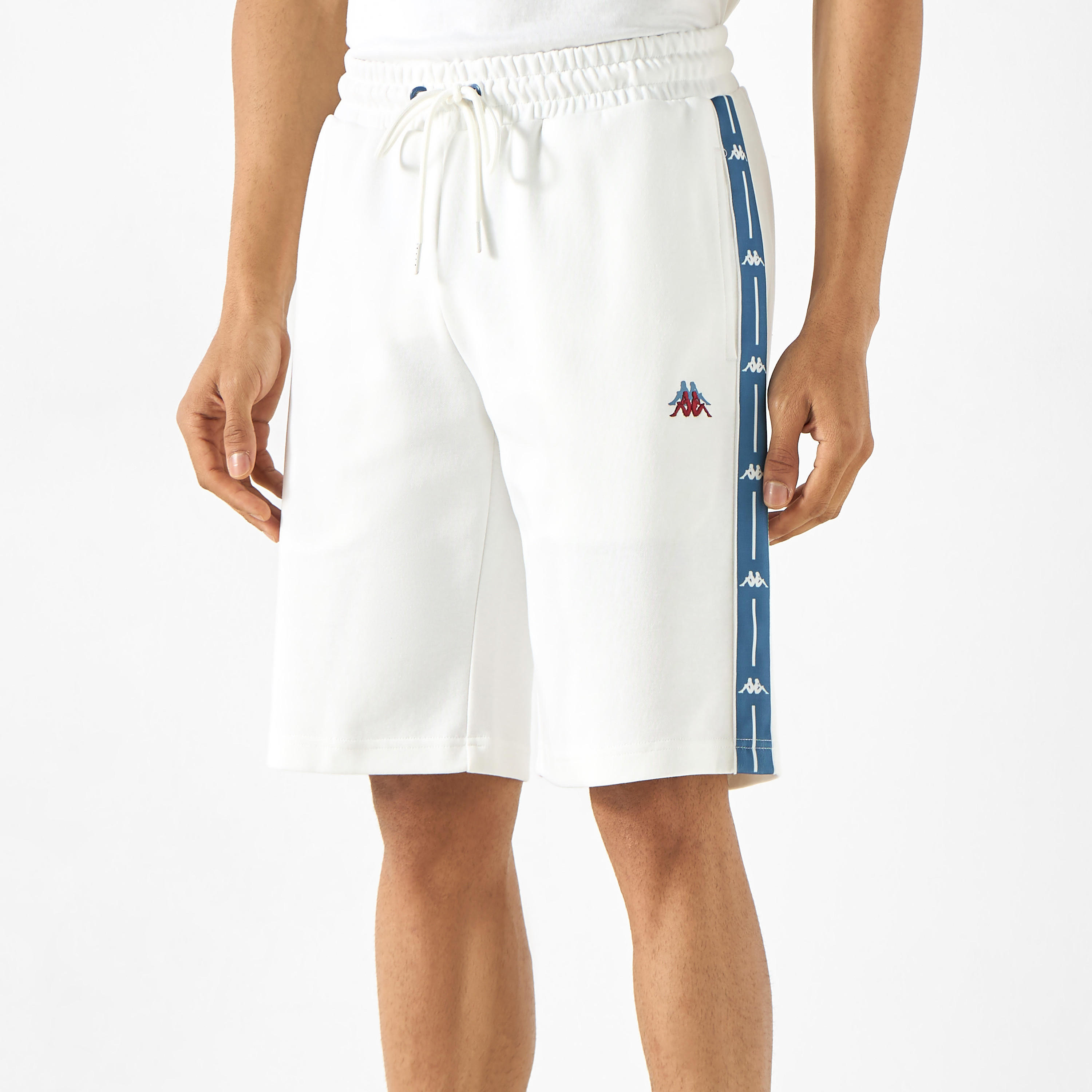 شورت بتطريز شعار ورباط إغلاق وجيوب من كابا-men-clothing-sportswearandactivewear-bottoms-image-1