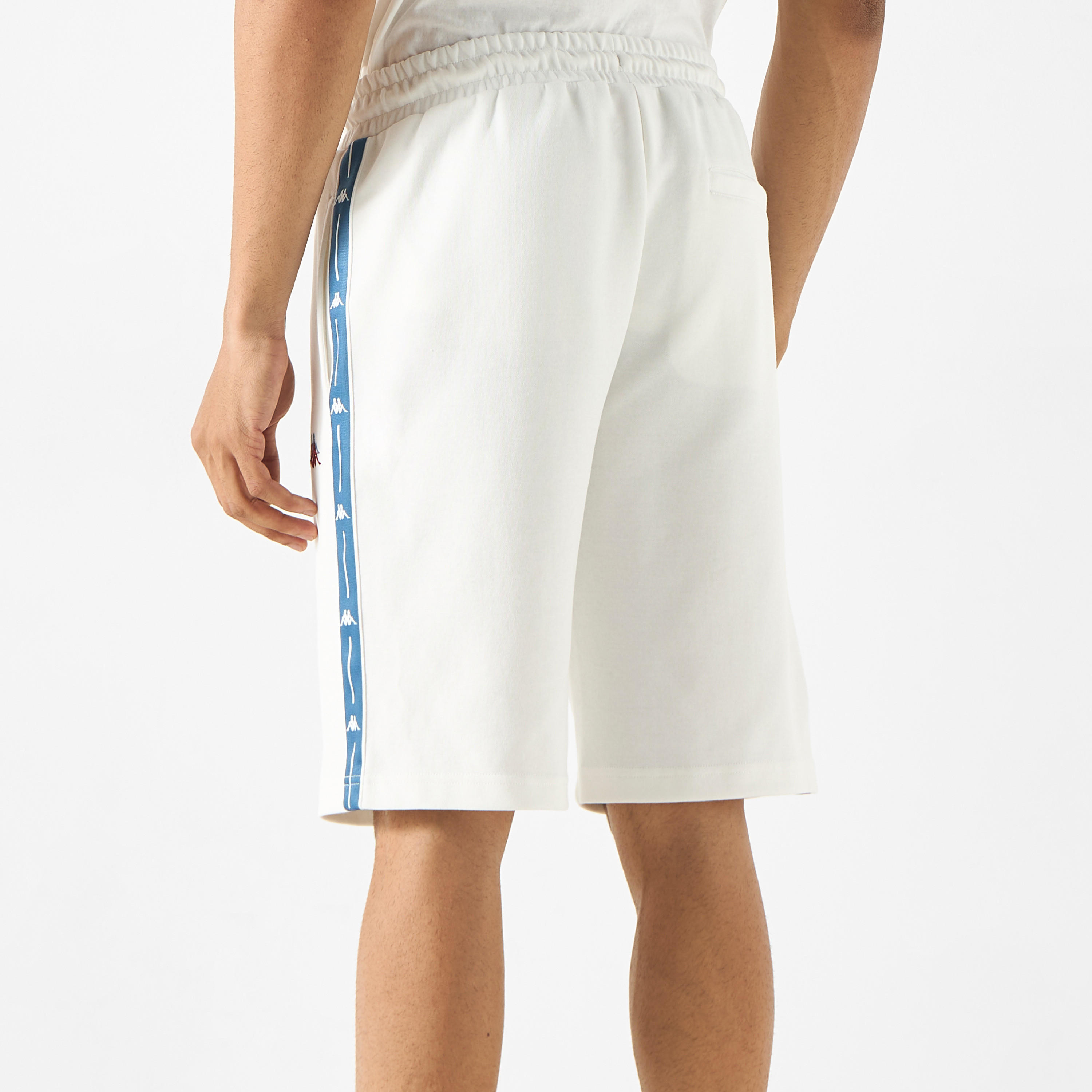 شورت بتطريز شعار ورباط إغلاق وجيوب من كابا-men-clothing-sportswearandactivewear-bottoms-image-3