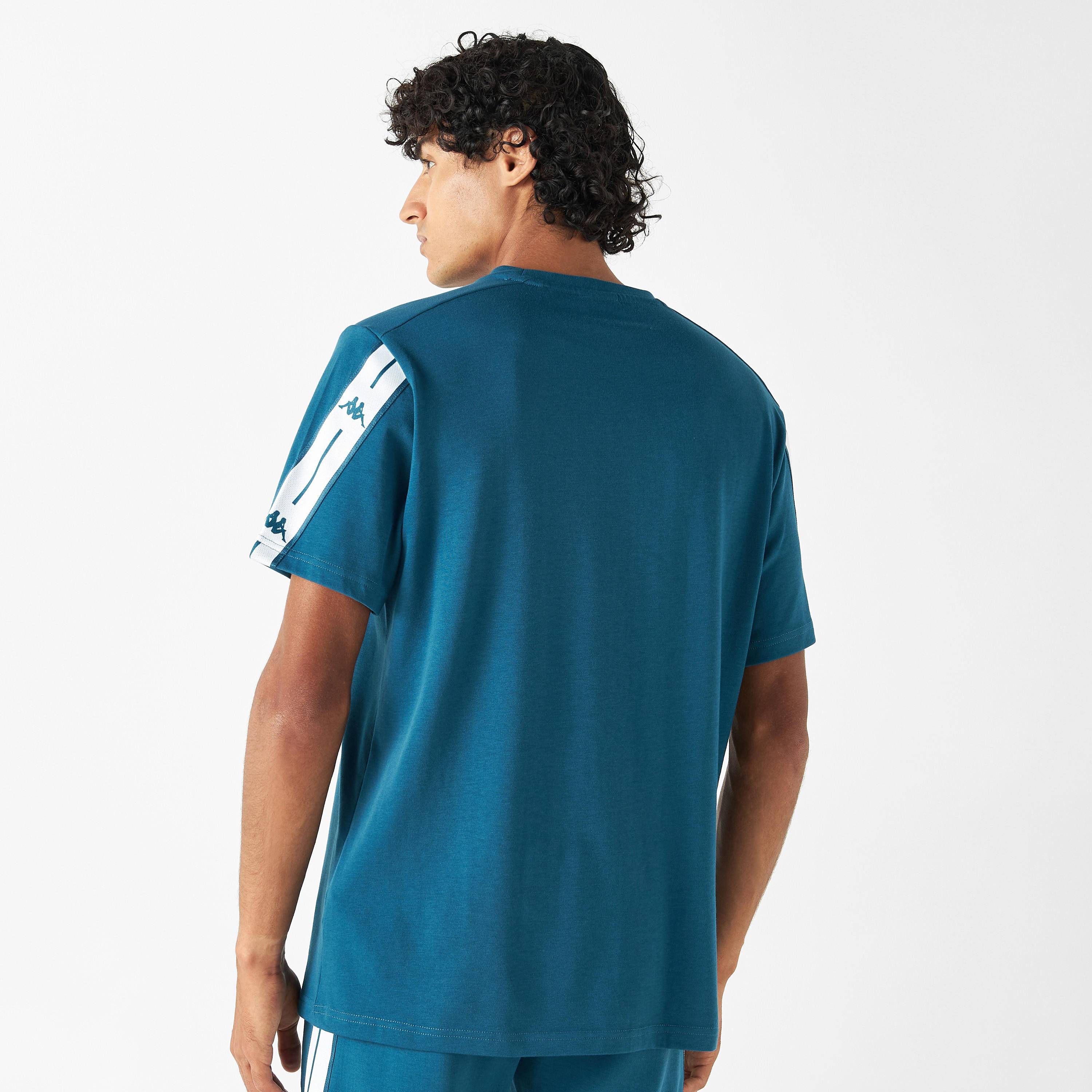 تيشيرت بياقة ضيّقة وأكمام قصيرة وتفاصيل شريط من كابا-men-clothing-sportswearandactivewear-tshirtsandpolos-image-3