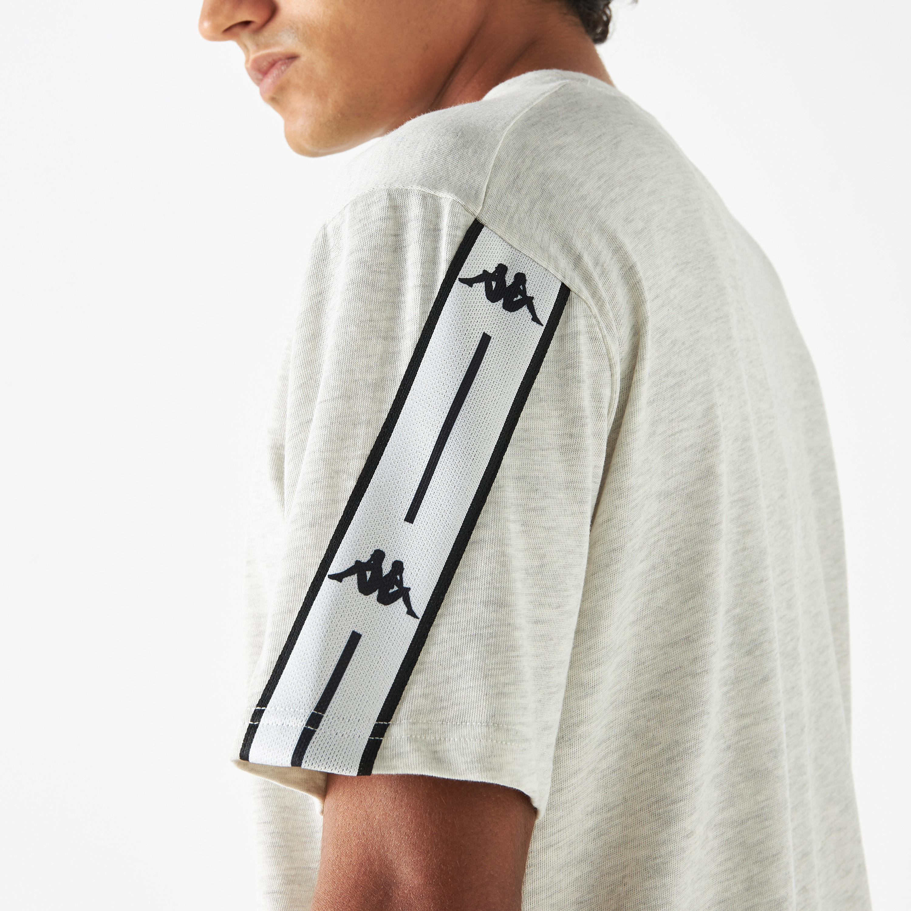 تيشيرت بياقة ضيّقة وأكمام قصيرة وتفاصيل شريط من كابا-men-clothing-sportswearandactivewear-tshirtsandpolos-image-8