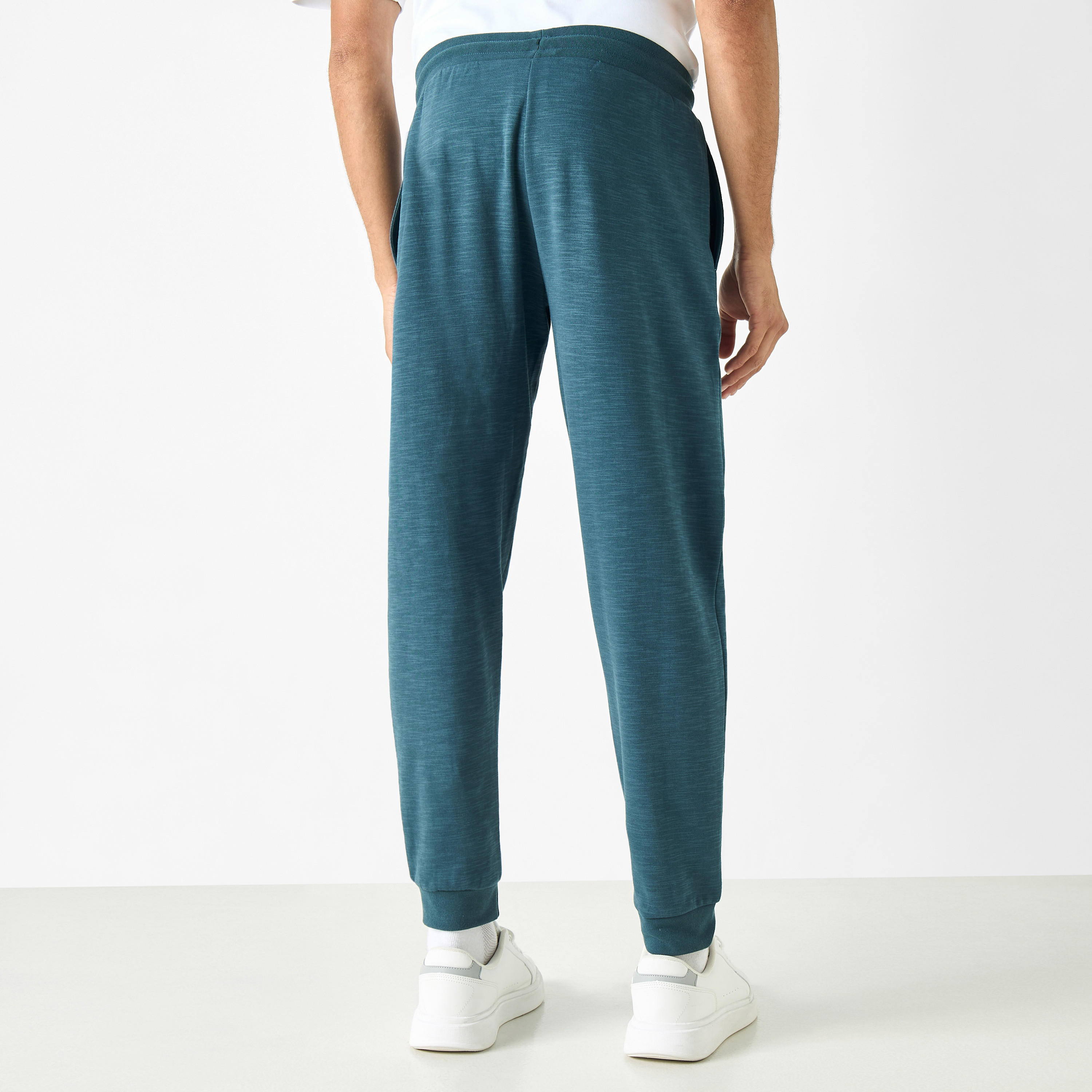 بنطلون رياضي سادة برباط إغلاق وجيوب من كابا-men-clothing-sportswearandactivewear-bottoms-image-3