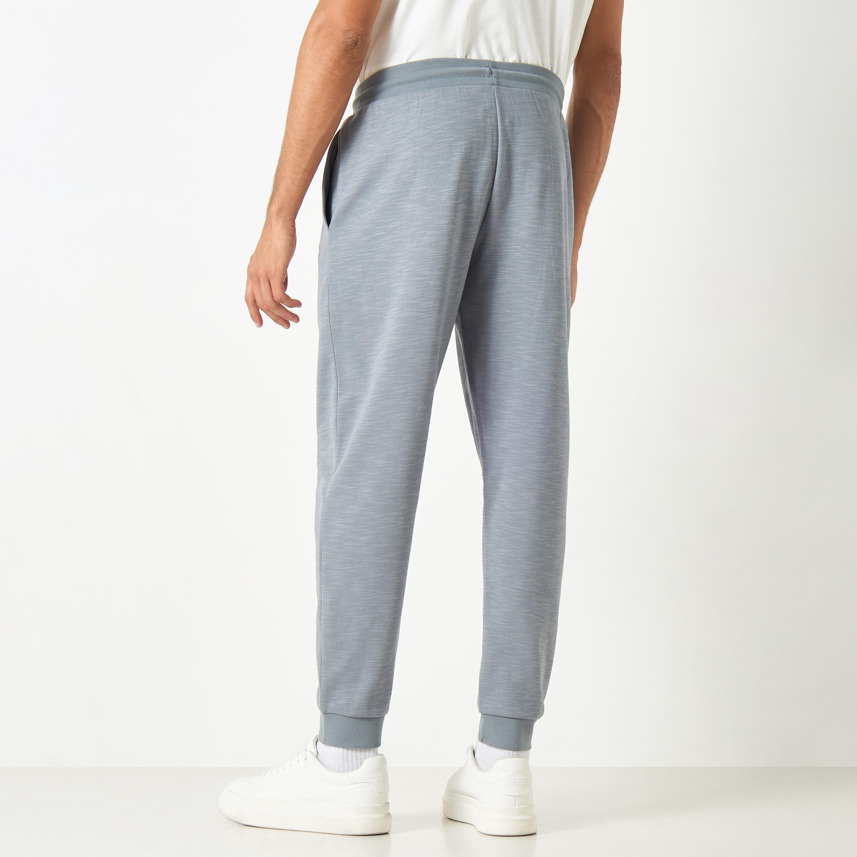بنطلون رياضي سادة برباط إغلاق وجيوب من كابا-men-clothing-sportswearandactivewear-bottoms-image-7