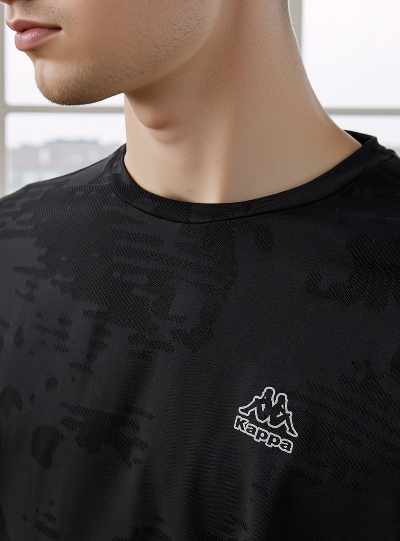 تيشيرت تدريب بطبعات شعار من كابا-men-clothing-sportswearandactivewear-tshirtsandpolos-image-4