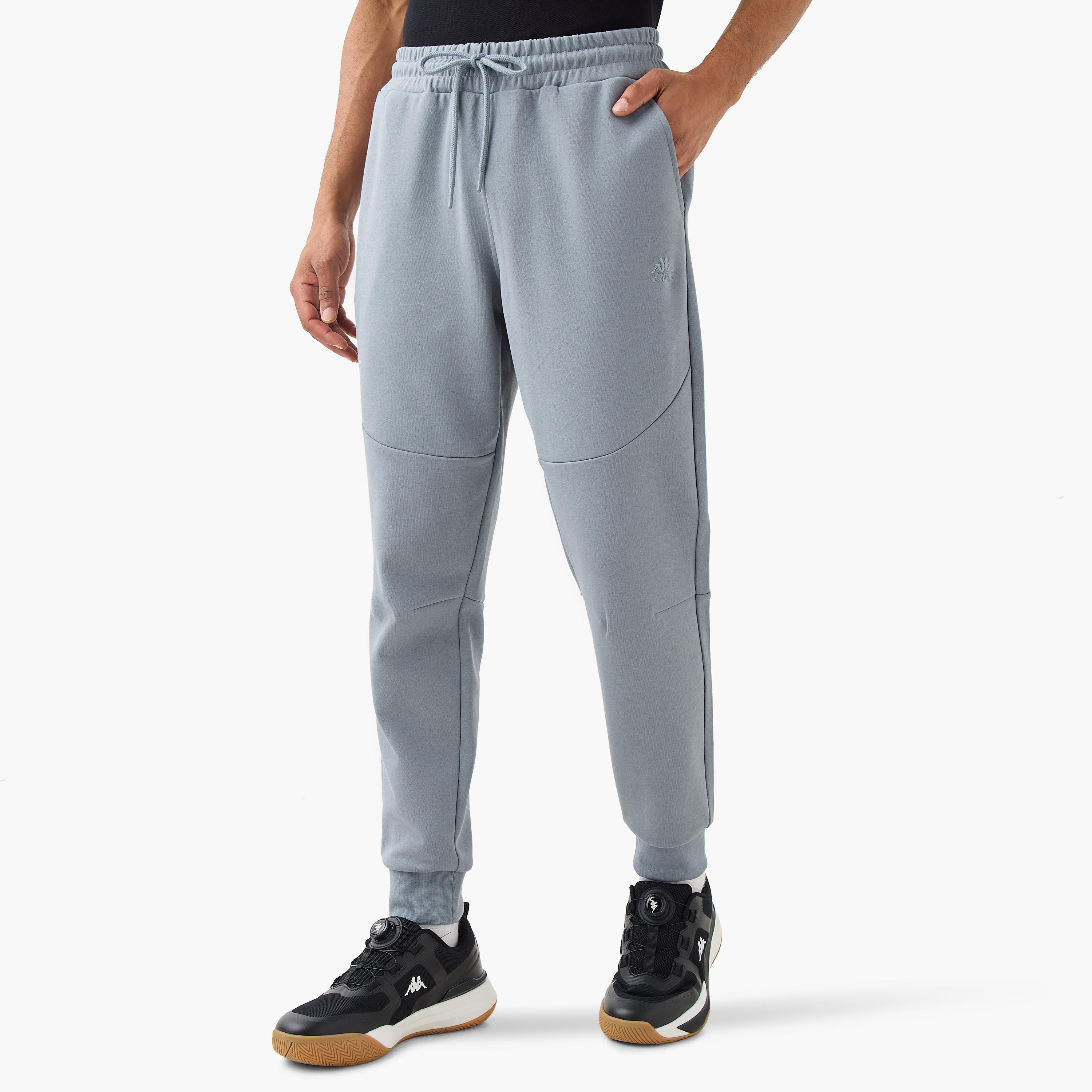بنطلون رياضي بقصة عادية وجيوب من كابا-men-clothing-sportswearandactivewear-bottoms-joggers-image-1