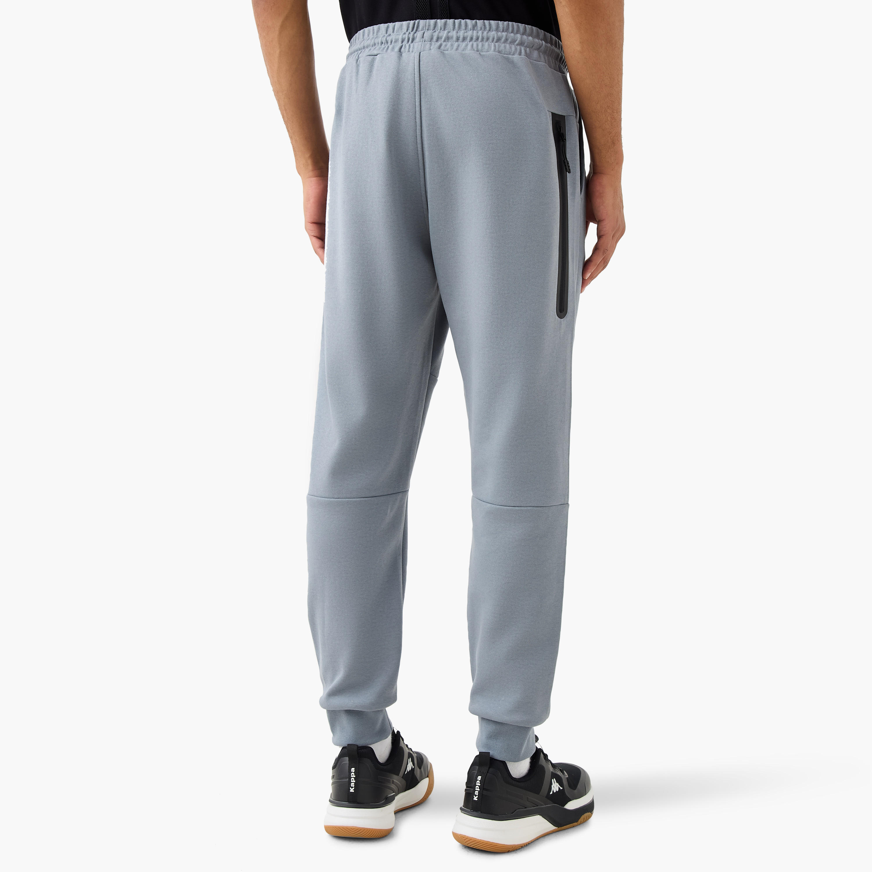 بنطلون رياضي بقصة عادية وجيوب من كابا-men-clothing-sportswearandactivewear-bottoms-joggers-image-3
