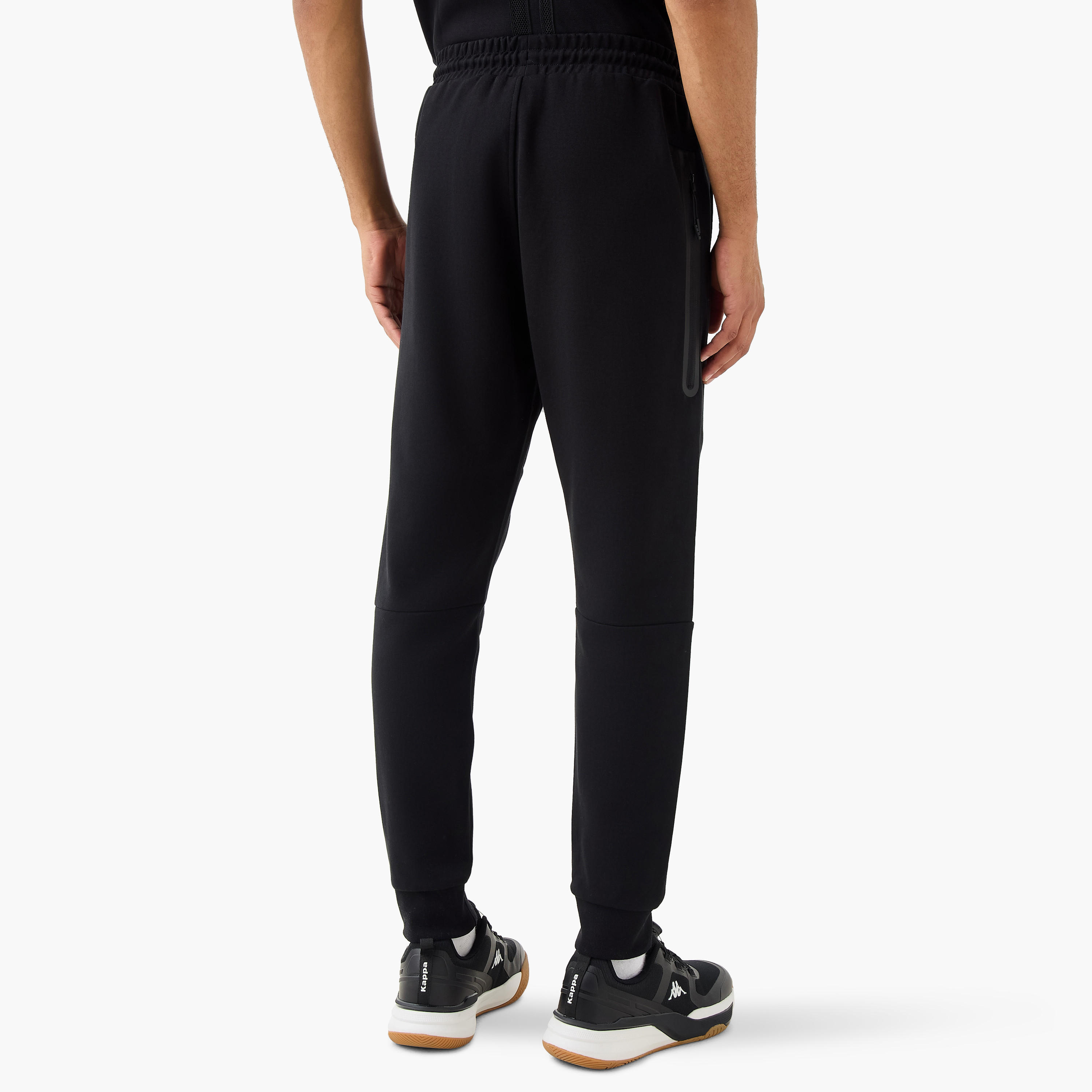 بنطلون رياضي بقصة عادية وجيوب من كابا-men-clothing-sportswearandactivewear-bottoms-joggers-image-8