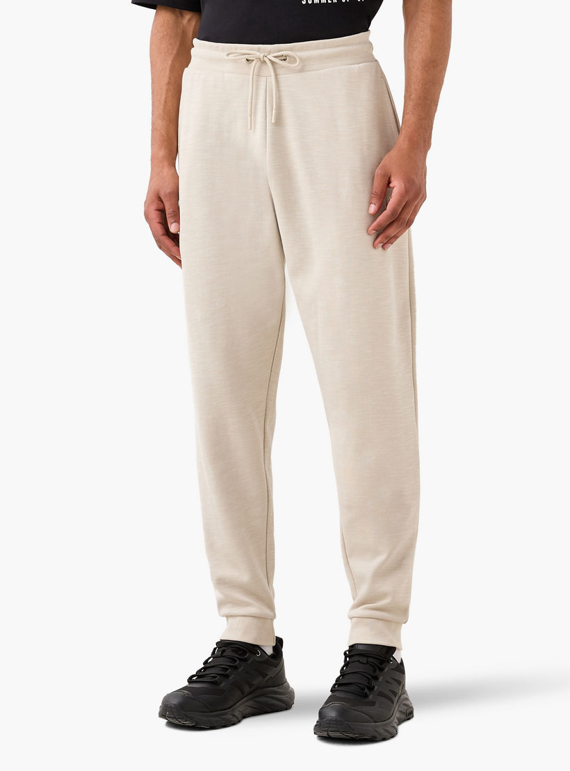 بنطلون رياضي بقصّة عادية ورباط إغلاق وجيوب من كابا-men-clothing-sportswearandactivewear-bottoms-joggers-image-1
