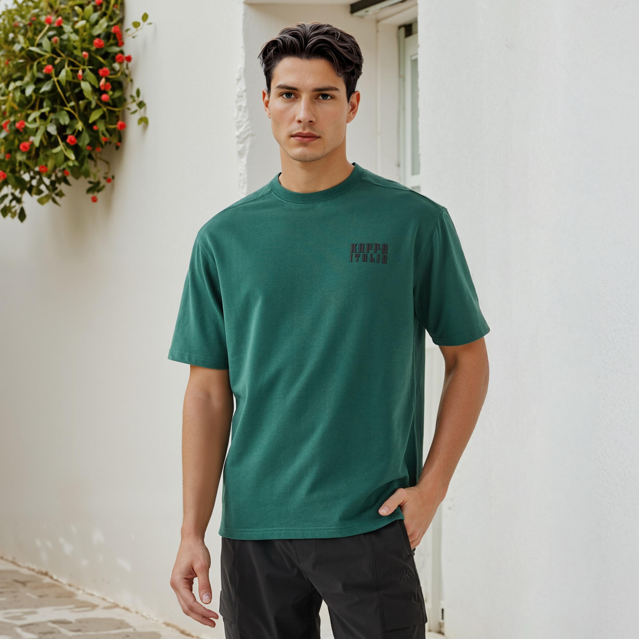 تيشيرت بياقة ضيقة وطبعات جرافيك من كابا-men-clothing-sportswearandactivewear-tshirtsandpolos-image-5