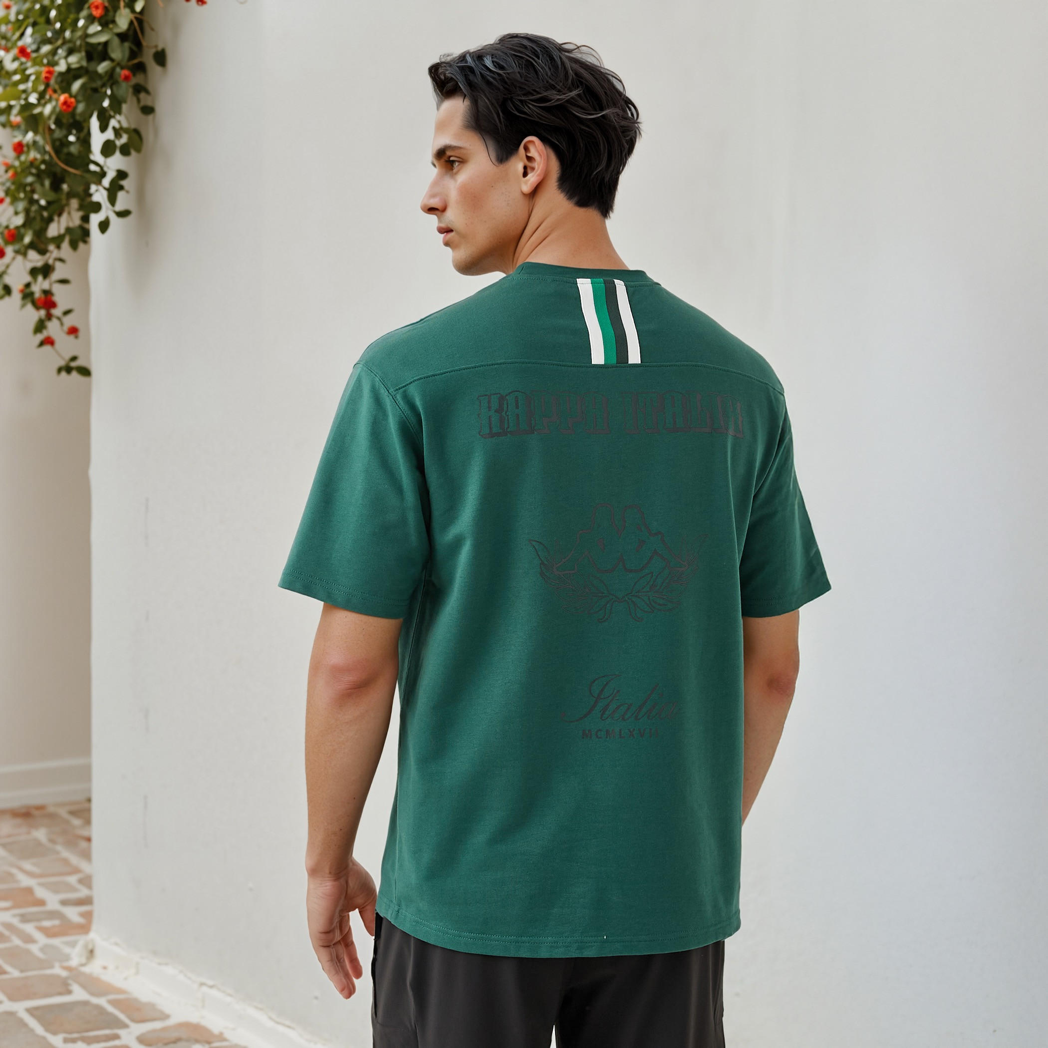 تيشيرت بياقة ضيقة وطبعات جرافيك من كابا-men-clothing-sportswearandactivewear-tshirtsandpolos-image-3