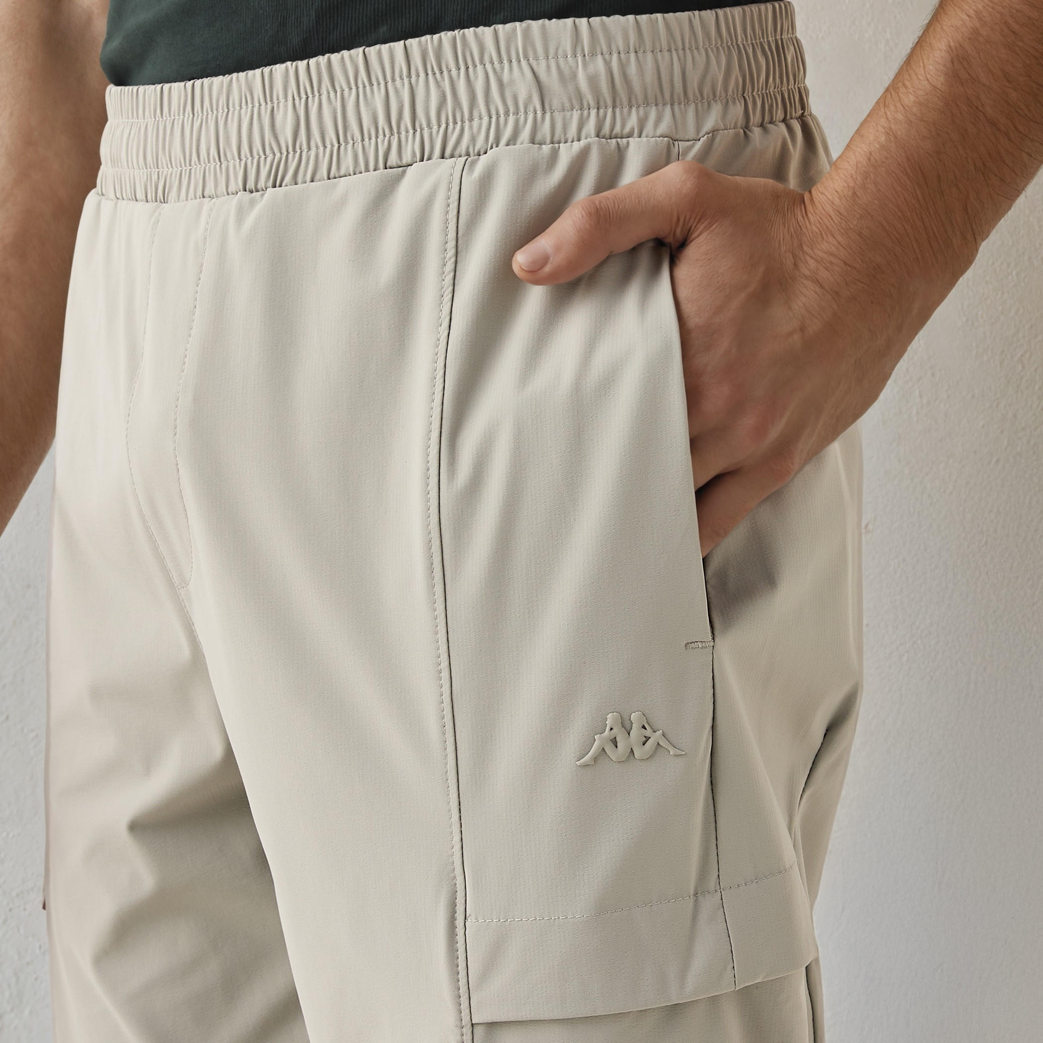 بنطلون رياضي كارجو بخصر مطاطي من كابا-men-clothing-sportswearandactivewear-tracksuits-image-4