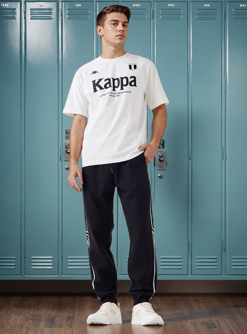 بنطلون رياضي بطبعات شعار ورباط إغلاق من كابا-men-clothing-sportswearandactivewear-bottoms-joggers-image-4